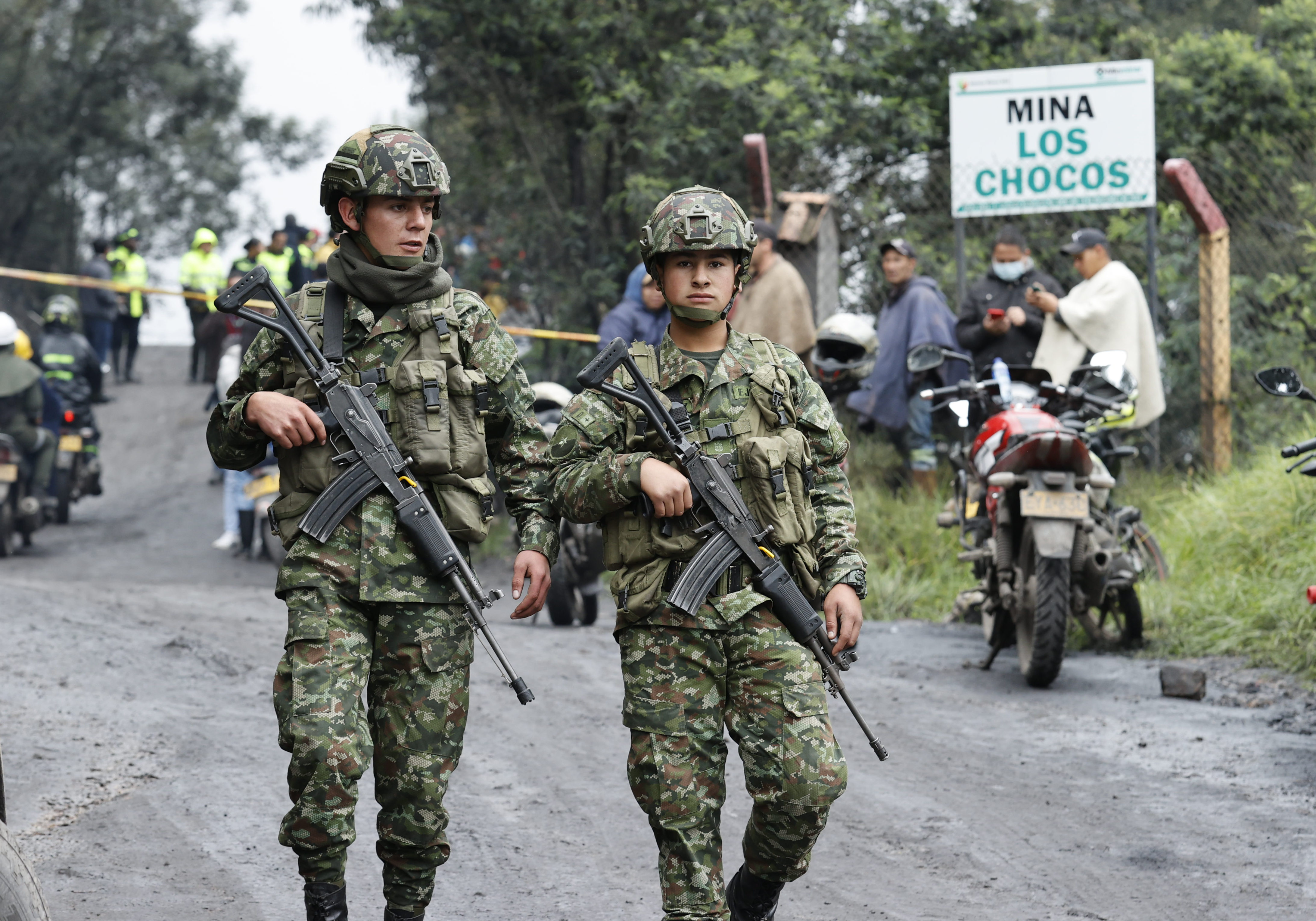 AME2465. SUTATAUSA (COLOMBIA), 15/03/2023.- El ejercito nacional de Colombia vigila la mina de carbón en donde se presento una explosión hoy, en Sutatausa (Colombia). EFE/ Mauricio Dueñas Castañeda