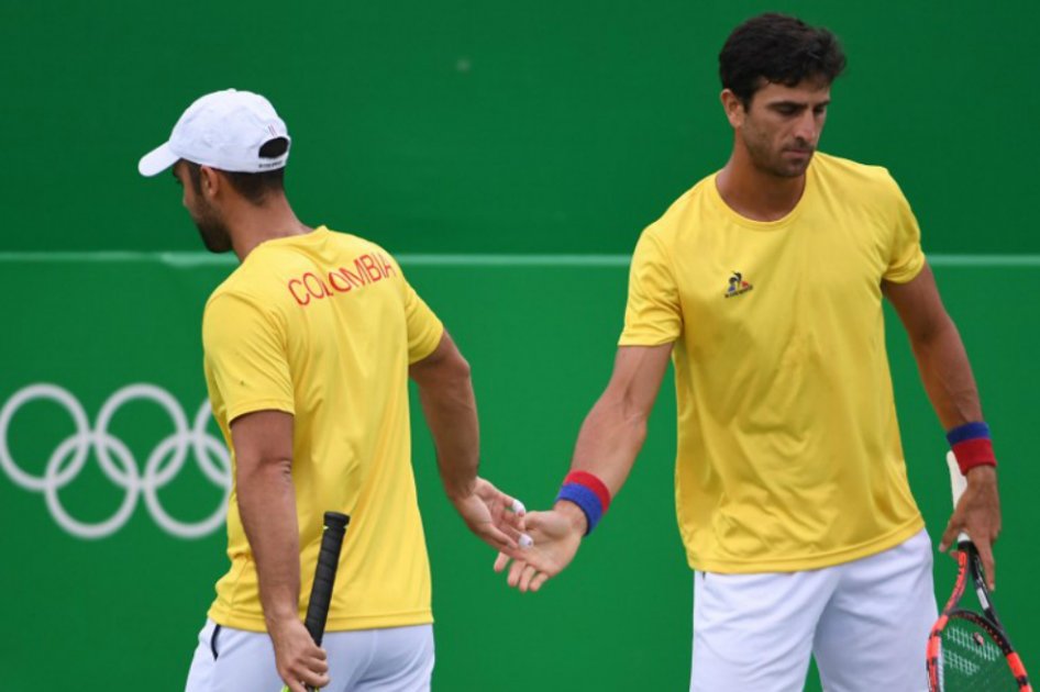 Juan Sebastián Cabal y Robert Farah durante el partido ante los estadounidenses Jack Sock y Steve Johnson, en Río 2016. / AFP