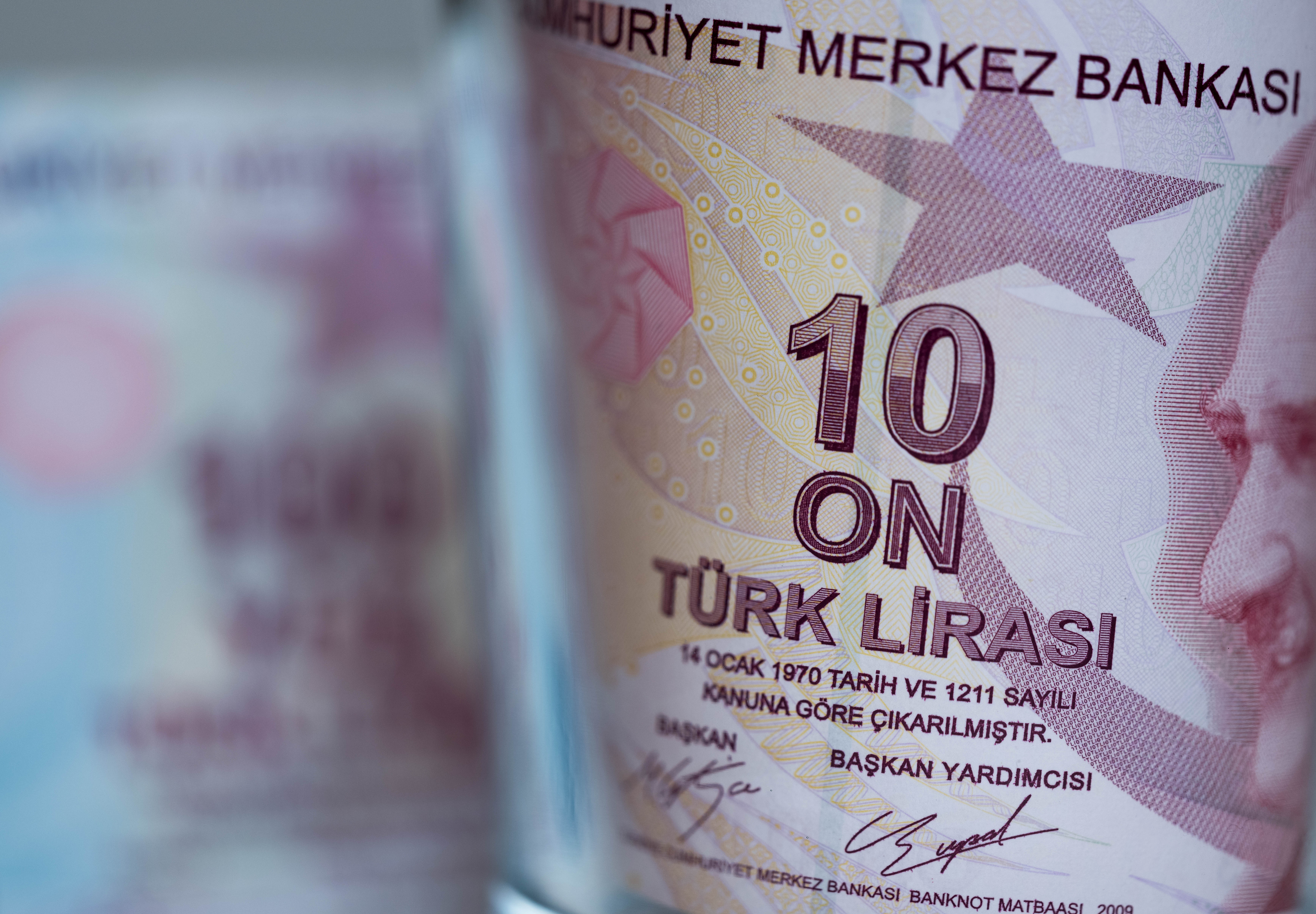 Presidente de Turquía le pidió a su pueblo confiar en la lira