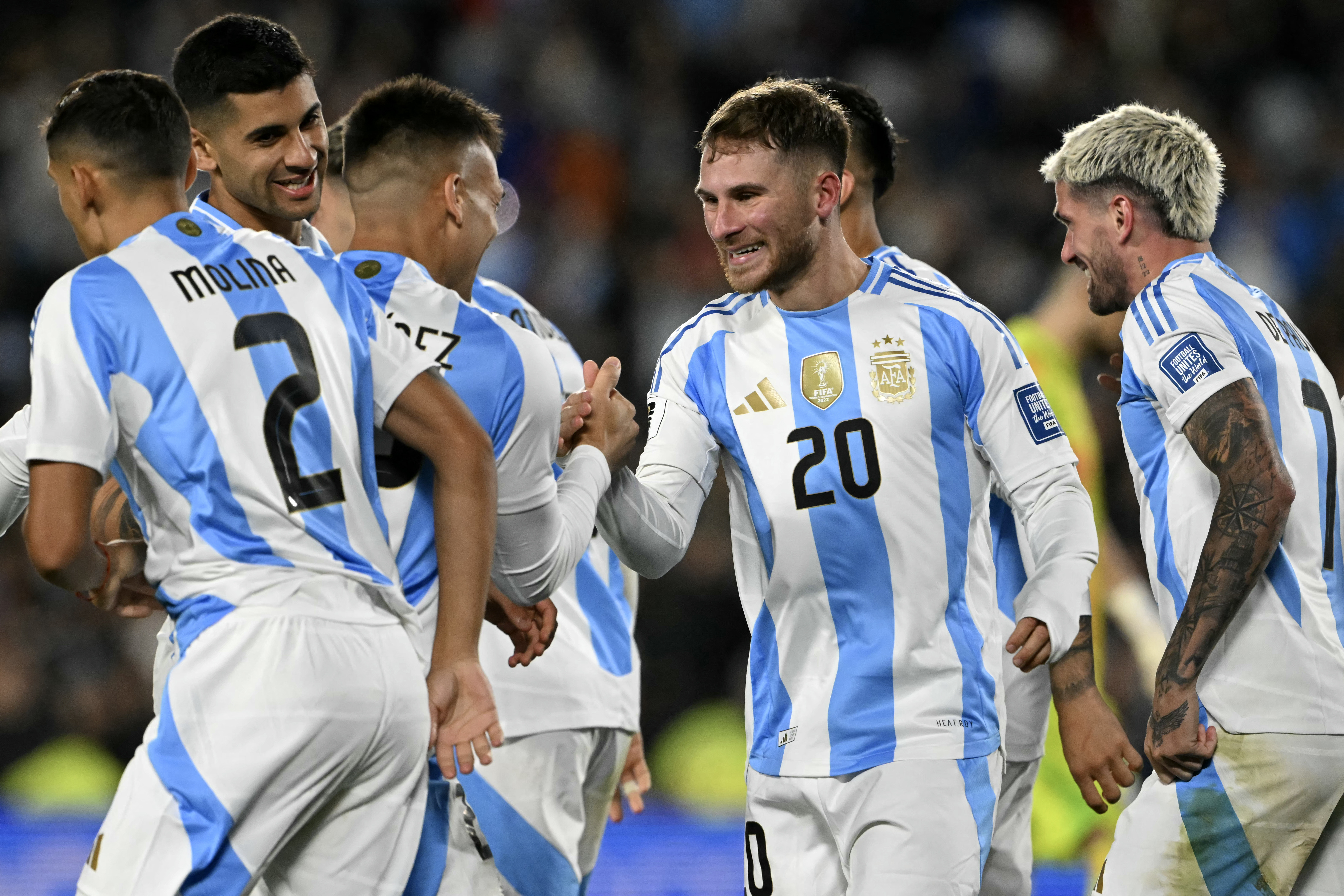 Argentina goleó a Chile en el Monumental y ya piensa en Colombia