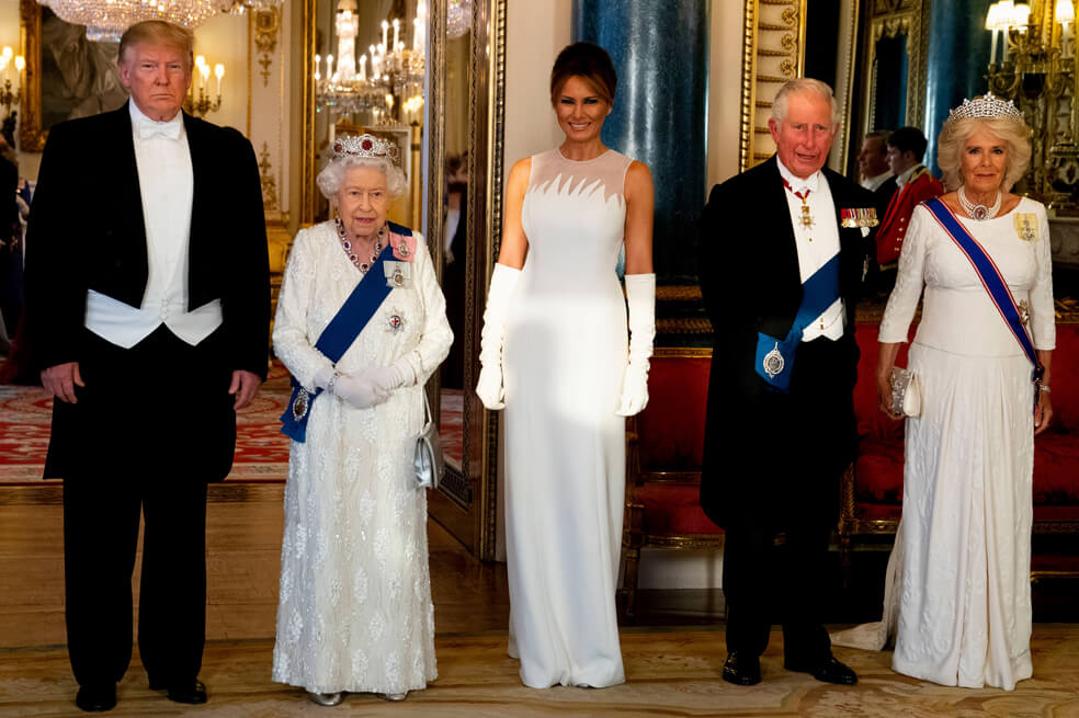 El color blanco, protagonista en el encuentro de los Trump con la reina Isabel II
