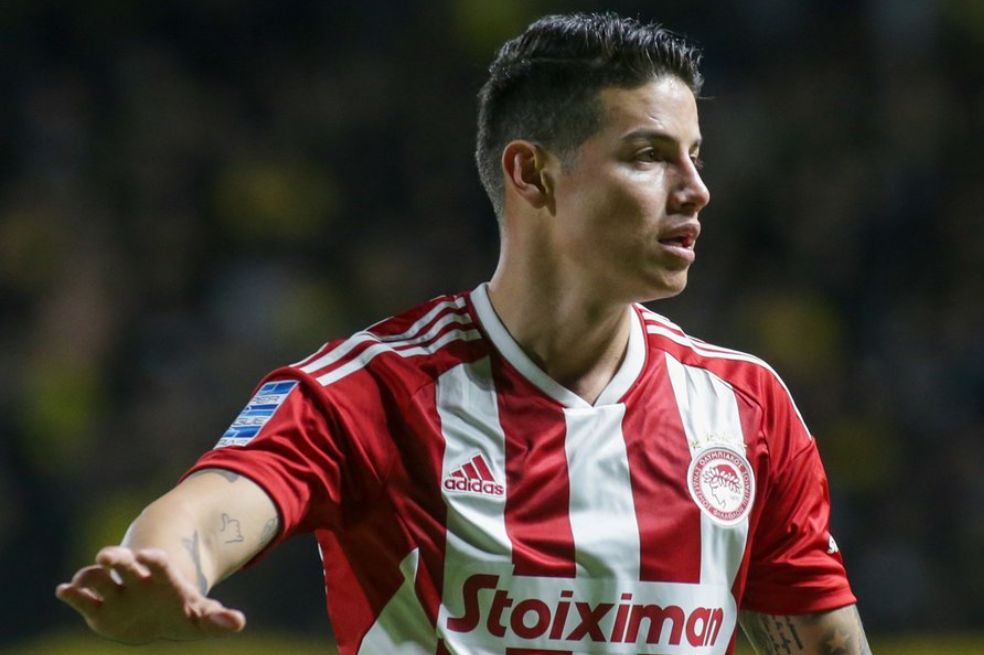 Empezó el camino de James en Olympiacos: así le fue en su primer partido