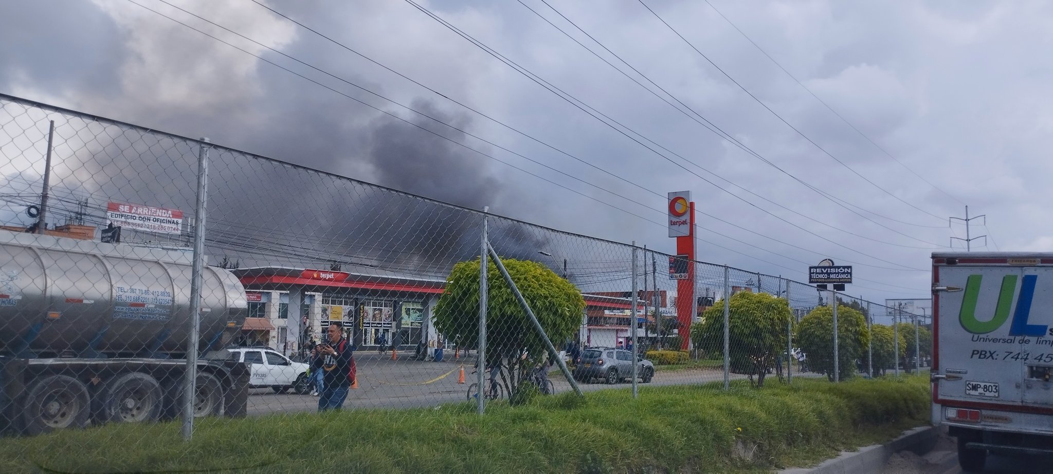 Secretaría de Ambiente hace seguimiento a calidad del aire tras incendio en Cota