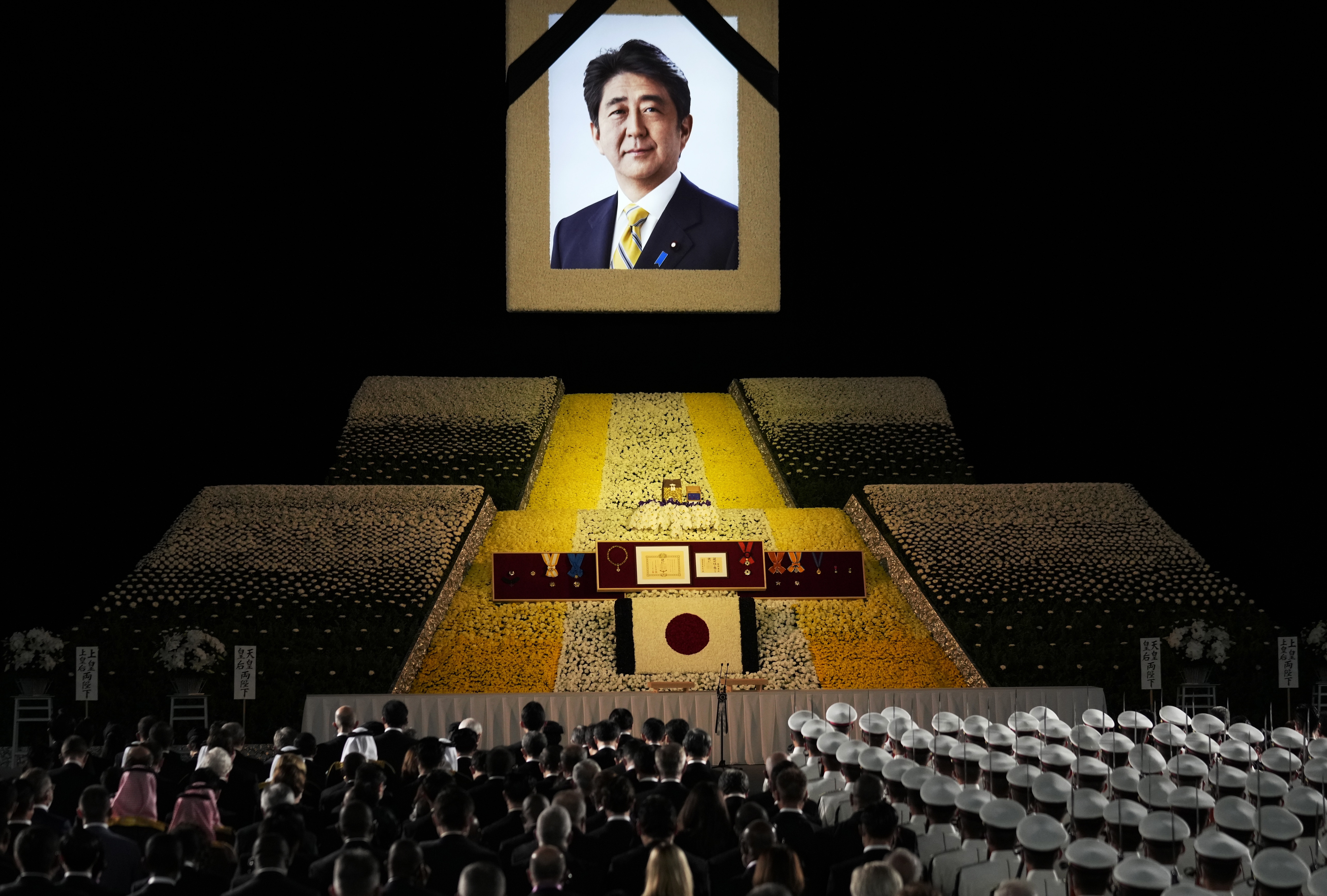 Los misterios de la secta Moon persiguen a Japón un año después de la muerte de Abe