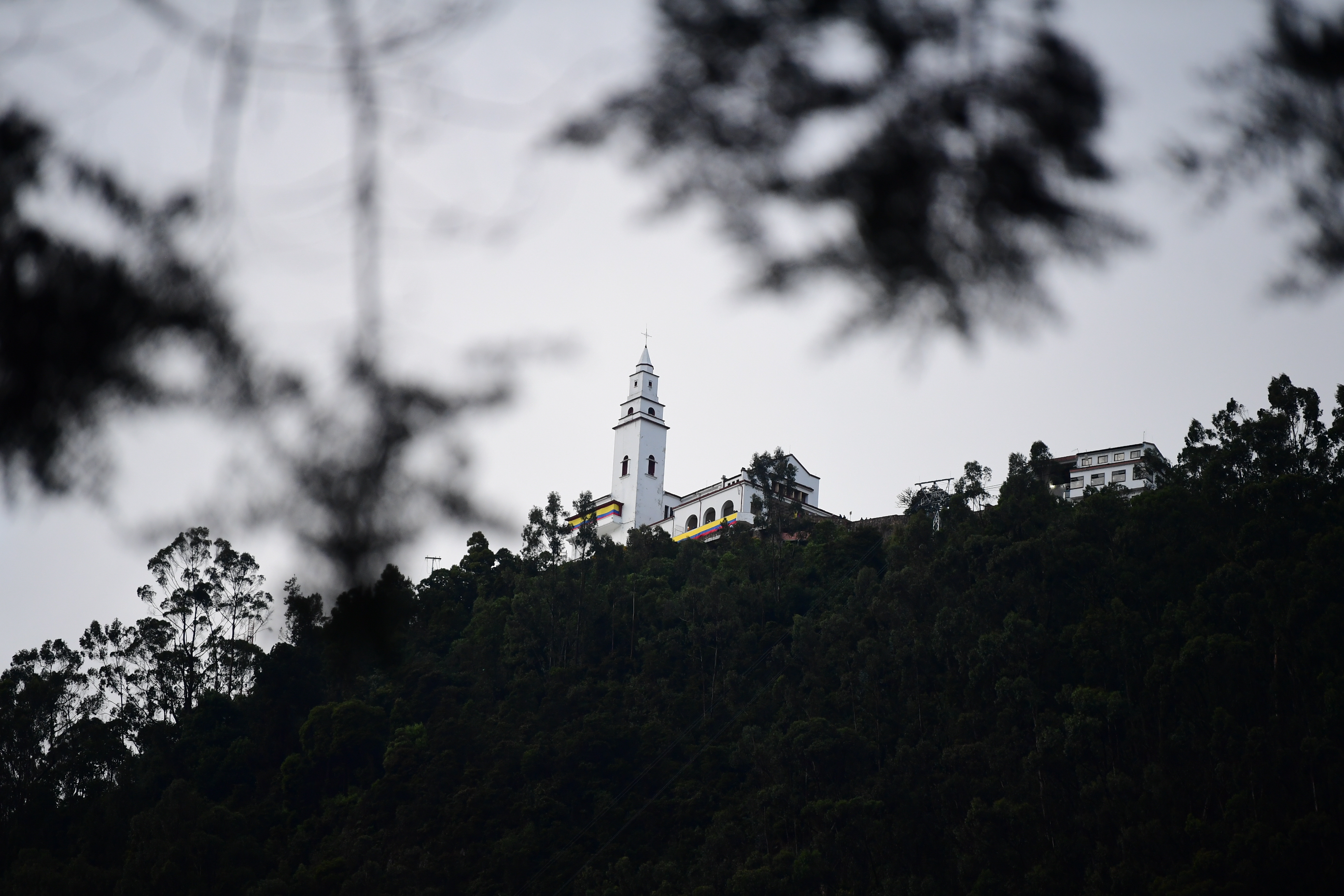 10 personas desaparecidas en Monserrate pasaron la noche en los cerros, esto se sabe