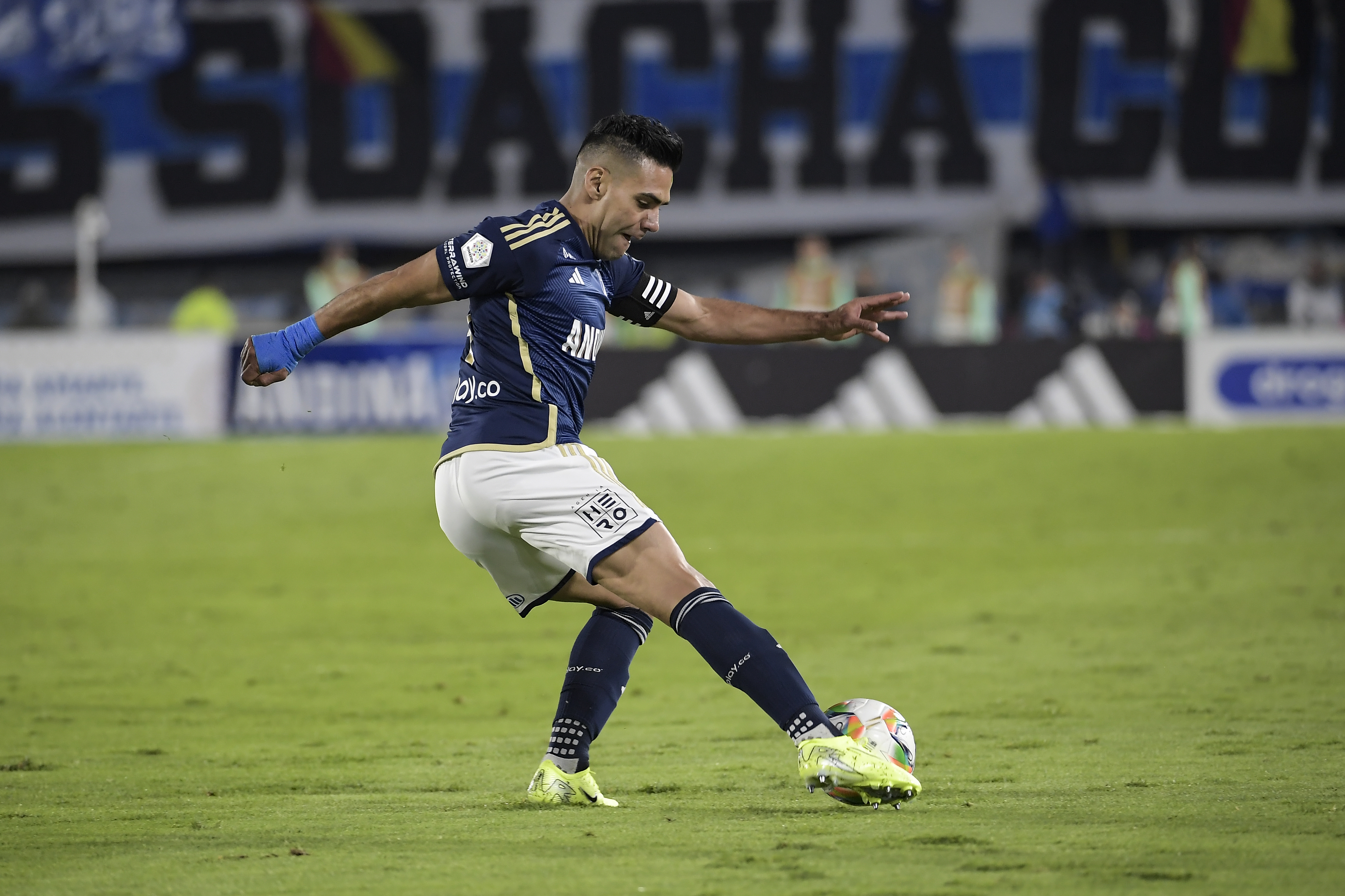 Jugador de Millonarios durante el compromiso ante Atlético Nacional por los cuadrangulares – jornada #3 en el Estadio El Campin de Bogotá