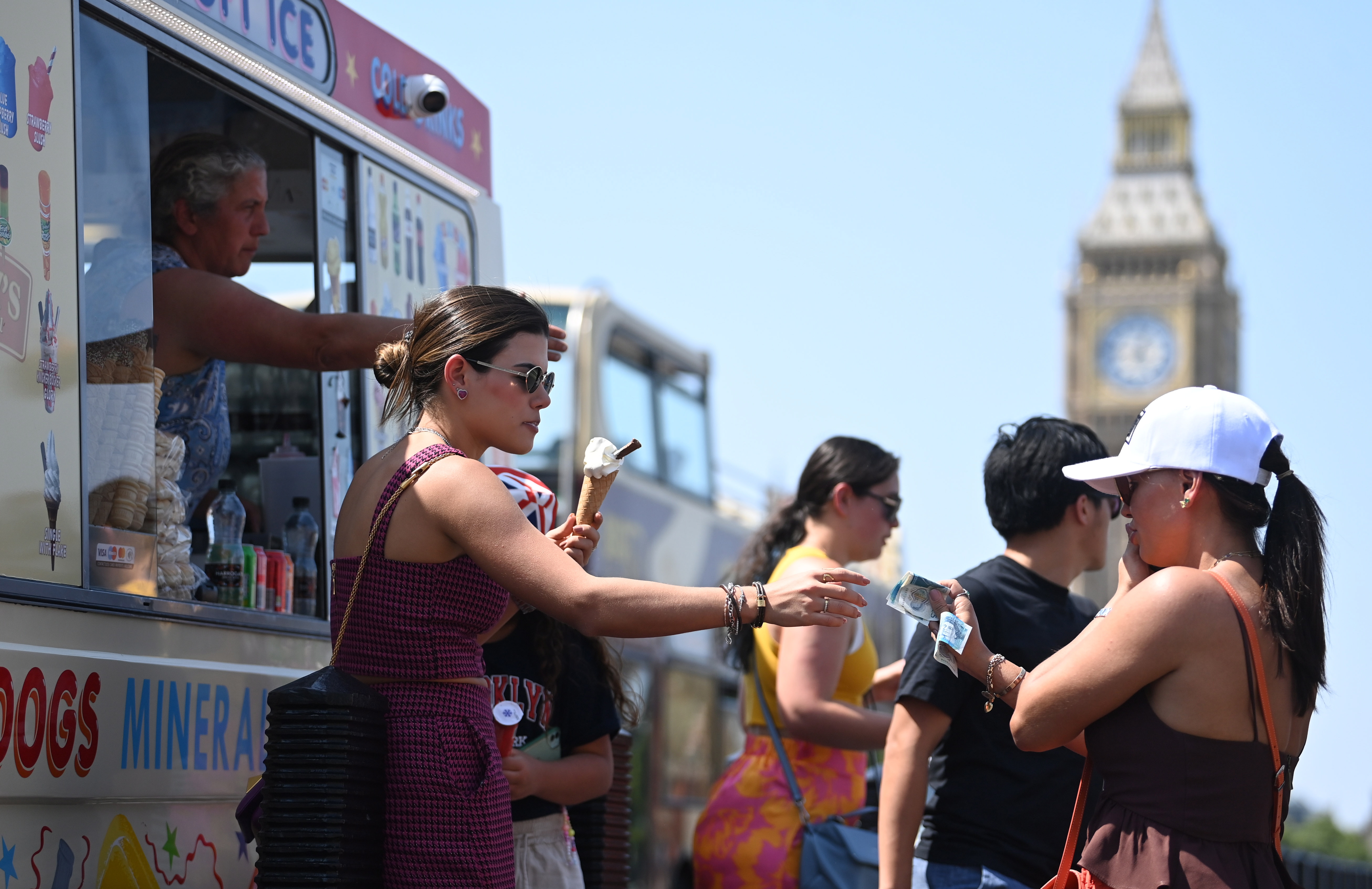 Ola de calor: Reino Unido supera los 40 °C y la península ibérica sigue ardiendo