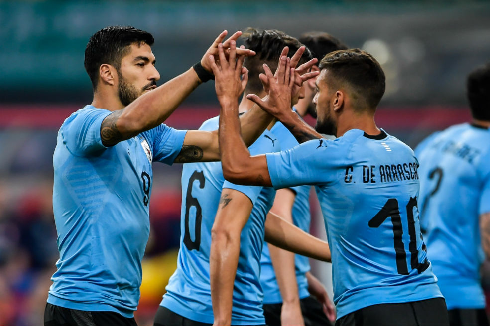 Con goles de Suárez y Cavani, Uruguay venció a República Checa
