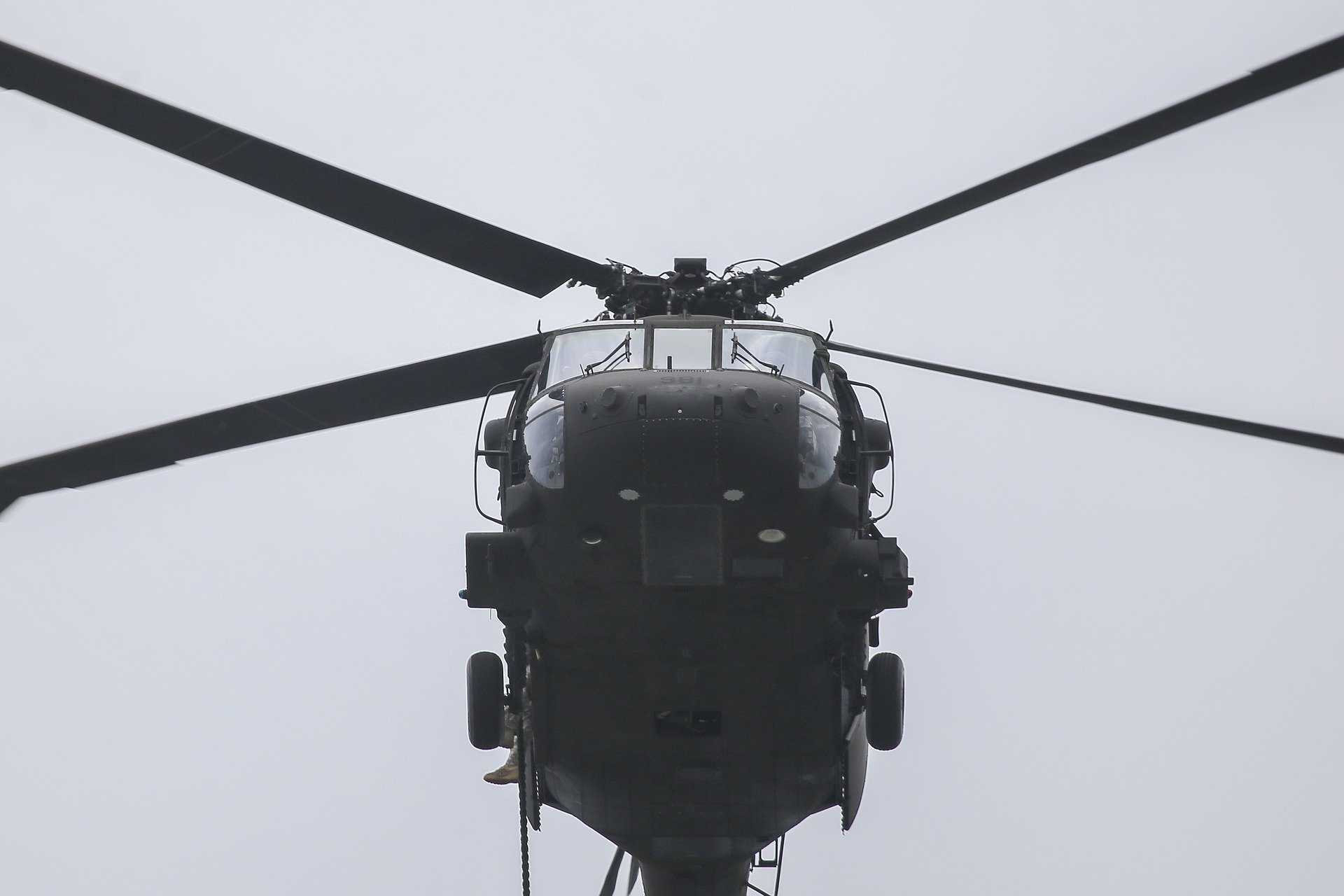 Procuraduría investiga presuntas irregularidades en contrato con helicópteros del Ejército