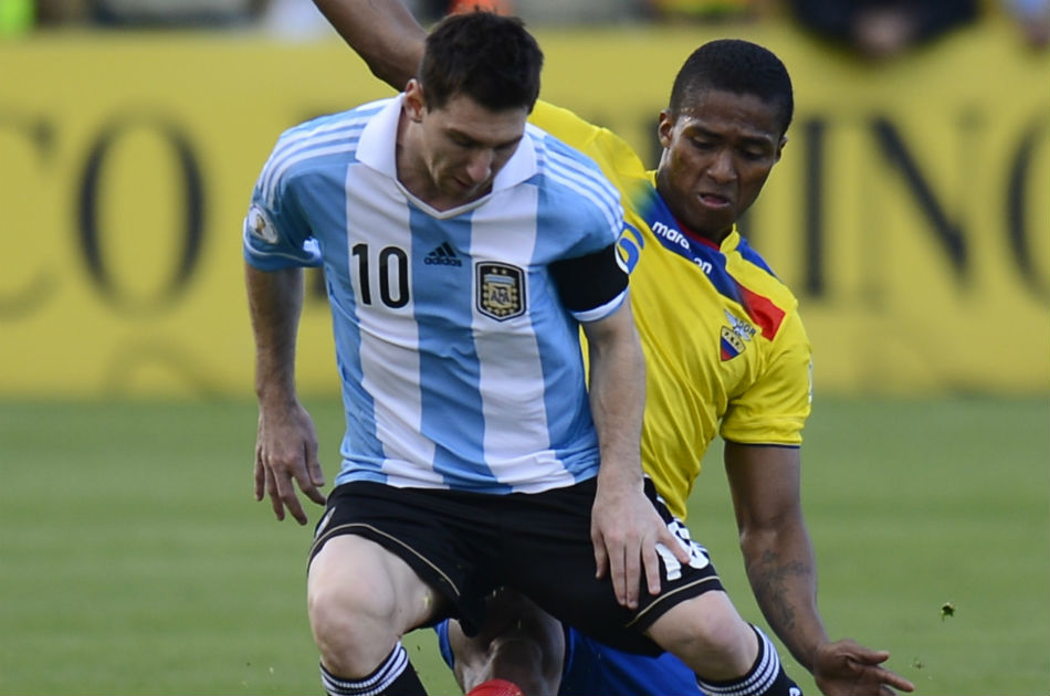 Ecuador anuncia protesta por arbitraje en partido ante Argentina
