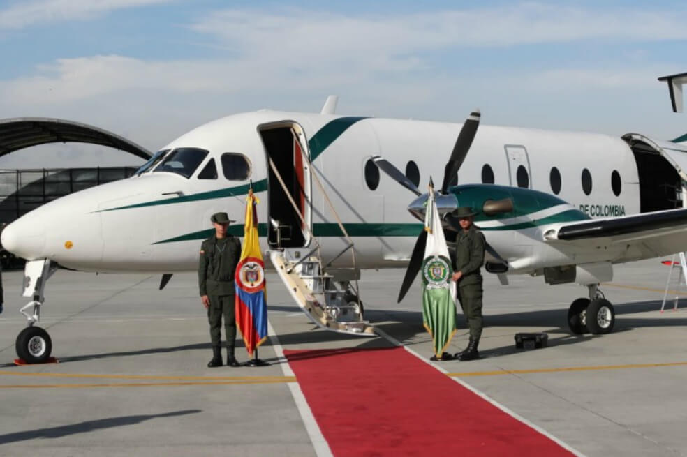 Estados Unidos entrega dos aviones a Colombia para luchar contra el narcotráfico