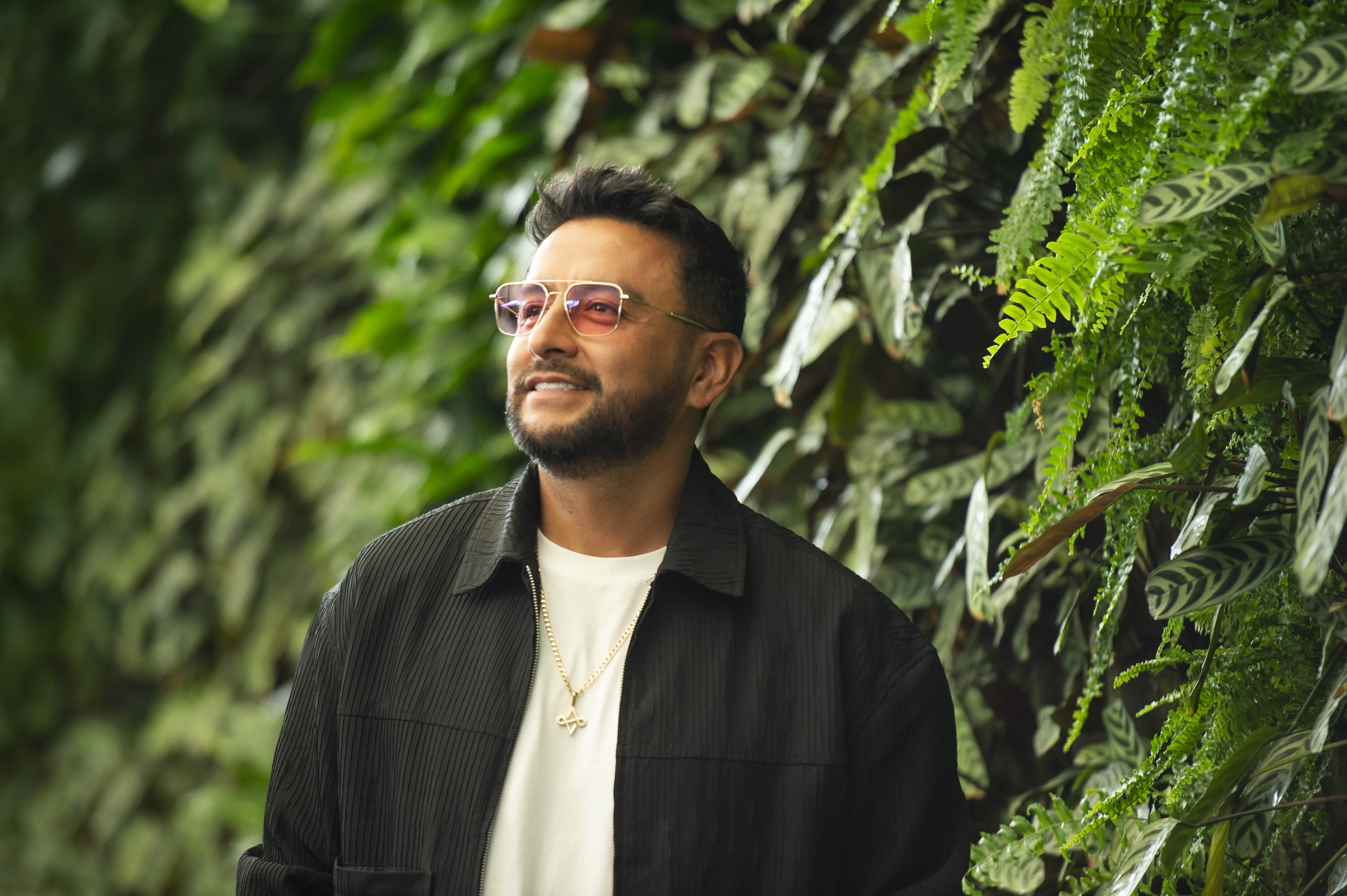 Álex Campos expone sus dilemas: “En los momentos más oscuros me expongo a la luz”