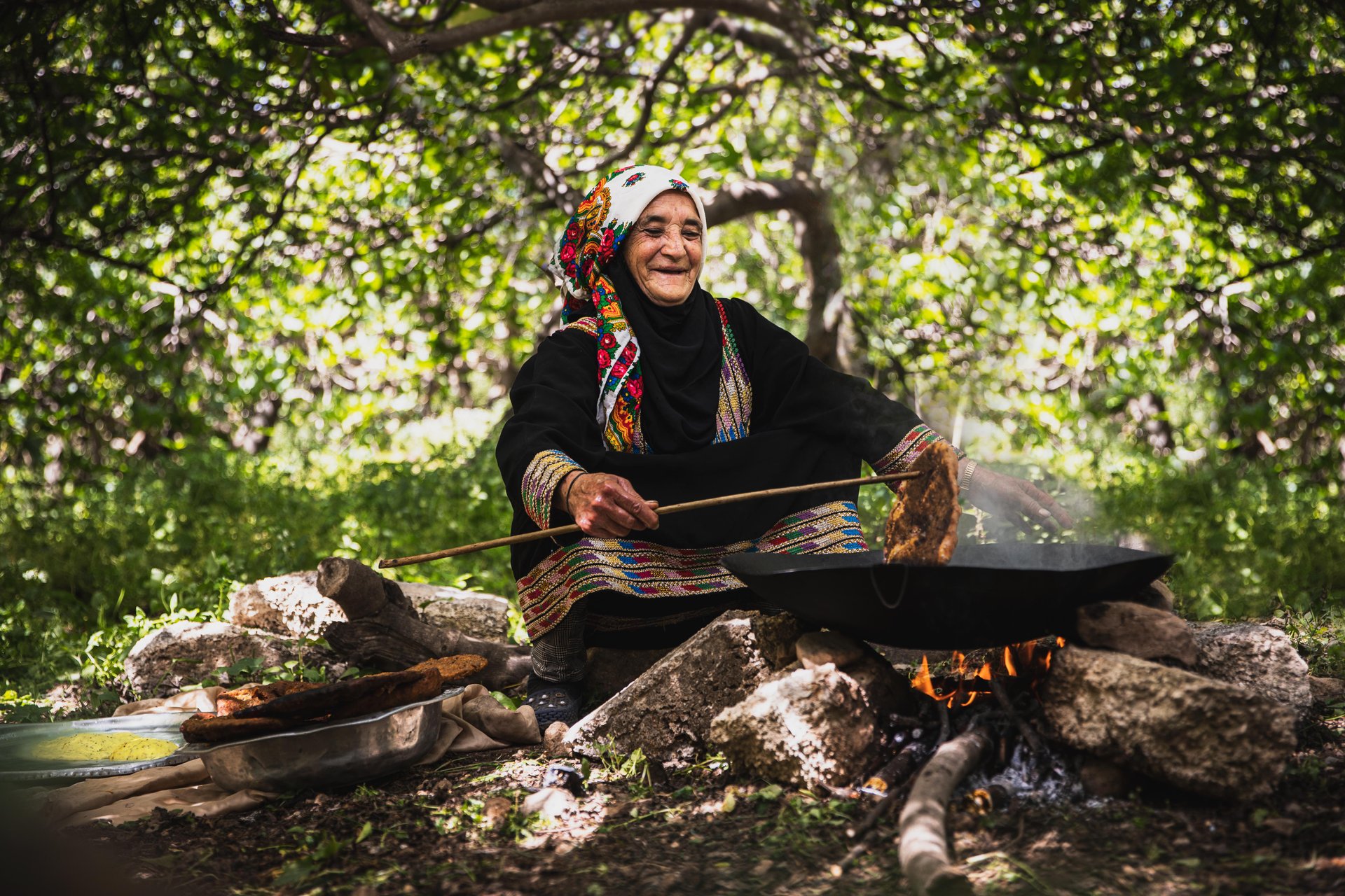 Con influencias de la tradición beduina y de la gastronomía del Levante, platos como el mansaf, preparado con cordero, arroz y yogur fermentado