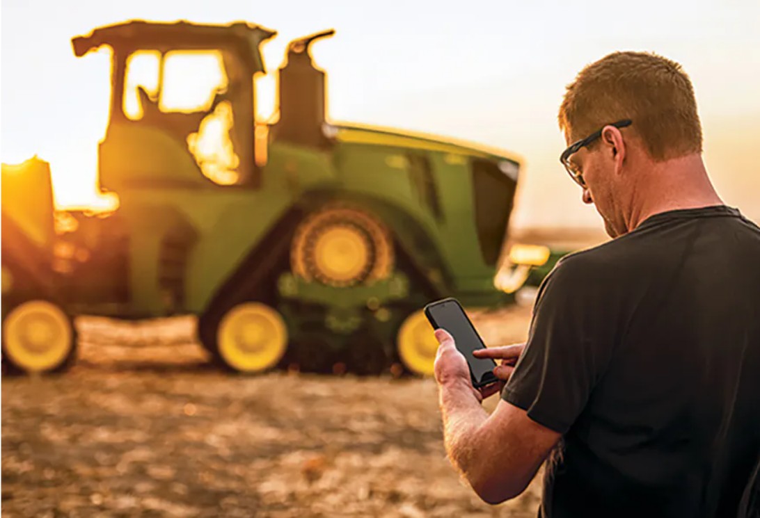 John Deere presenta su propuesta de tractores y camiones autónomos en el CES 2025