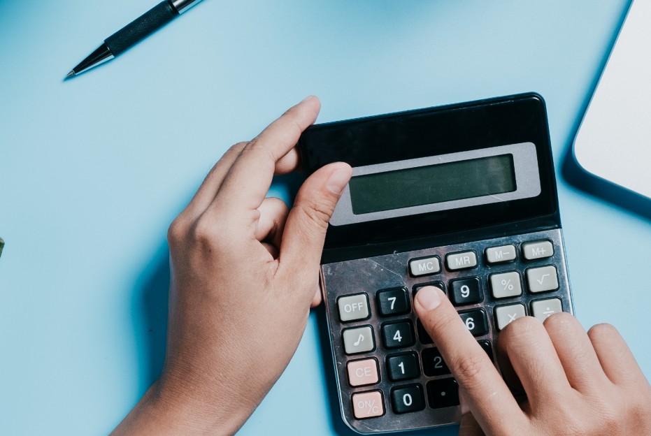 Pensiones, multas y precios: los cambios que vendrían en 2022