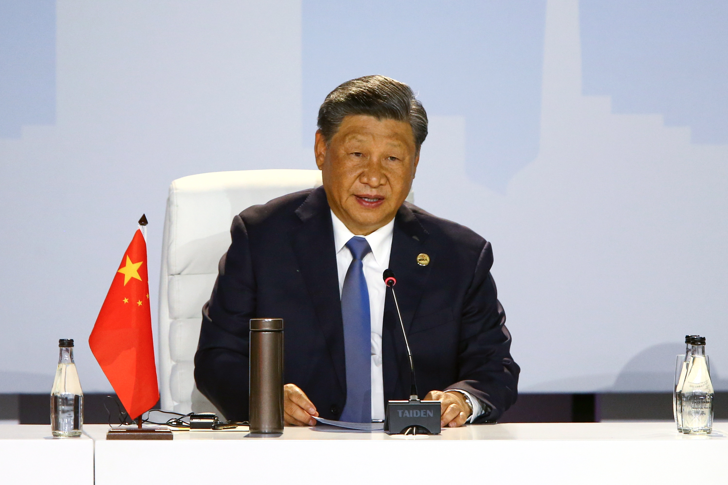 Johannesburg (South Africa), 24/08/2023.- Chinese President Xi Jinping attends the Friends of BRICS Leaders dialogue during the 15th BRICS Summit, in Johannesburg, South Africa, 24 August 2023. South Africa is hosting the 15th BRICS Summit, (Brazil, Russia, India, China and South Africa), as the group'Äôs economies account for a quarter of global gross domestic product. (Brasil, Rusia, Sudáfrica, Johannesburgo) EFE/EPA/KIM LUDBROOK