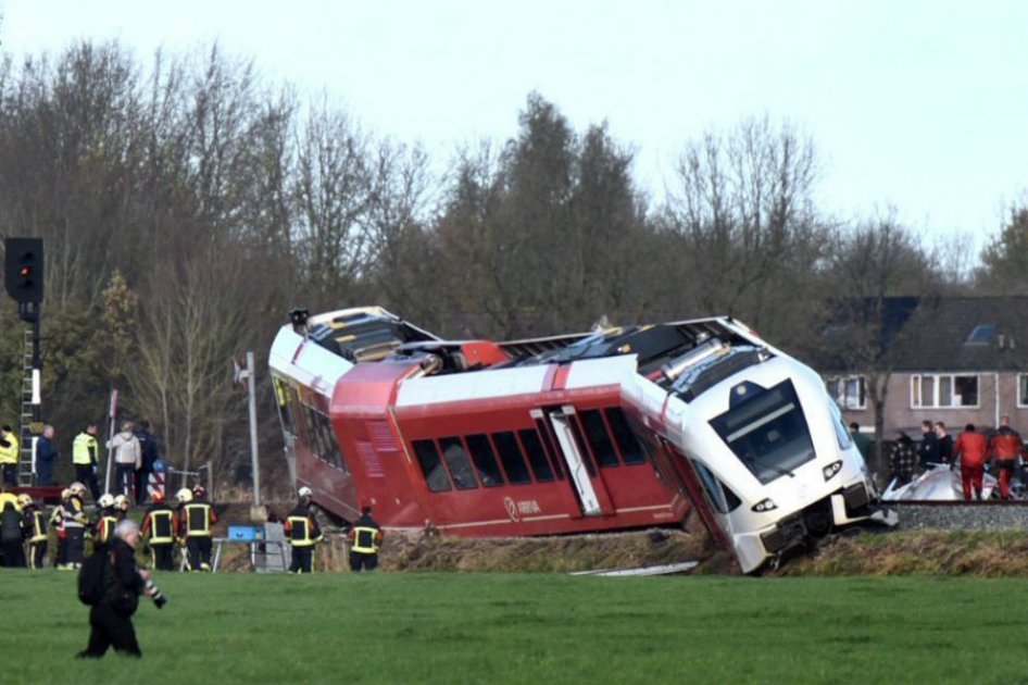 Tren se descarrila en Holanda tras chocar con camión