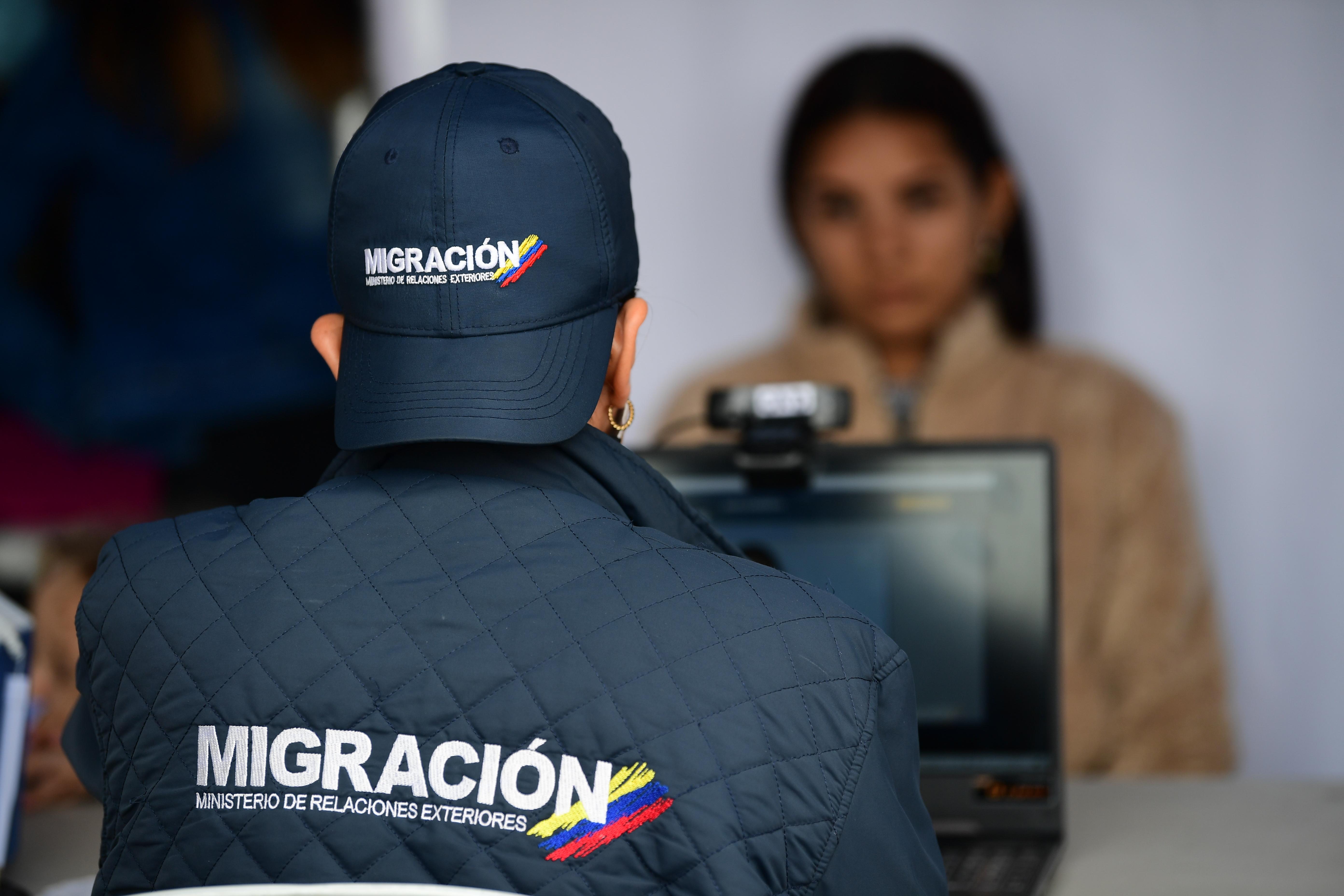 Procuraduría destituyó e inhabilitó a funcionario de migración que golpeó a turista