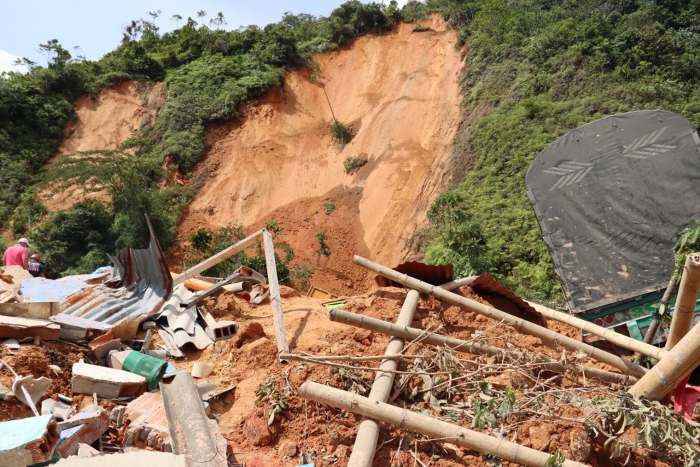 Al menos 30 personas tendrán que ser evacuadas tras derrumbe de la vía Medellín – Bogotá