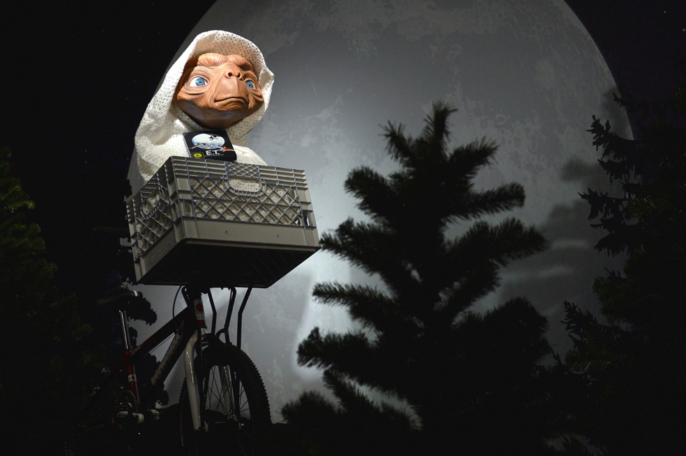 E.T. celebra sus 30 años con cinco figuras de cera