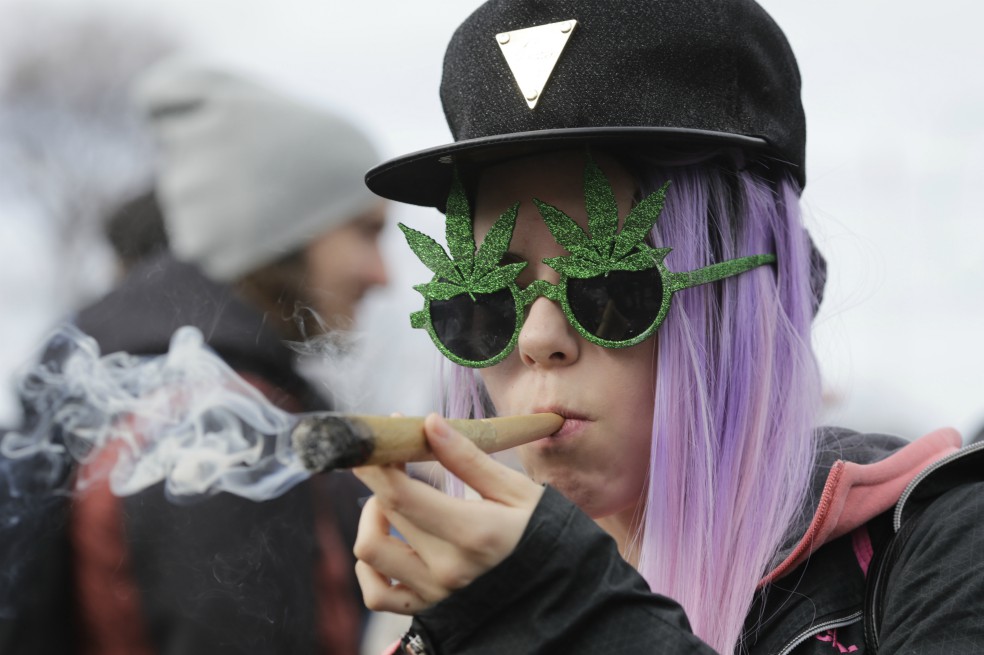 Canadá legaliza la marihuana y las acciones siguen subiendo