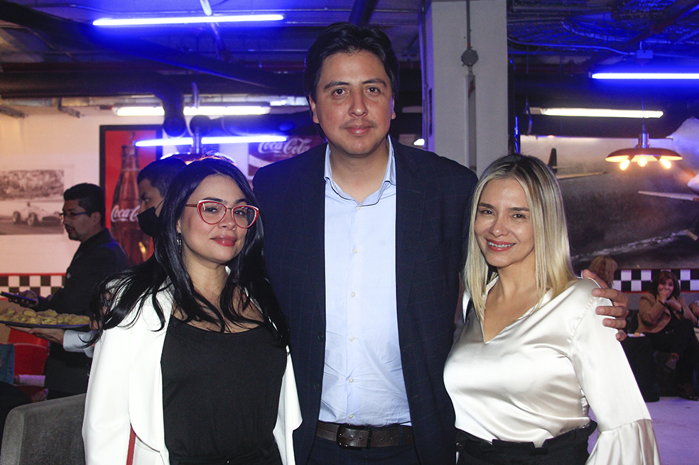 VALERIA DE BOTAS -ANDRES ONZAGA -PATTY GOMEZ