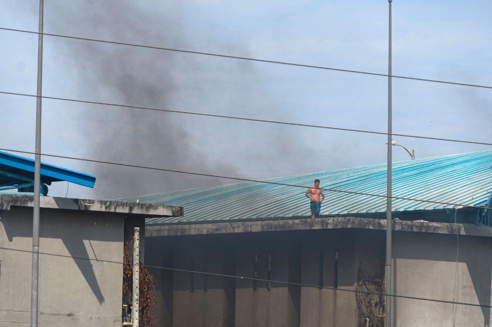 Fusiles, granadas y drones con explosivos, el arsenal de los presos en Ecuador