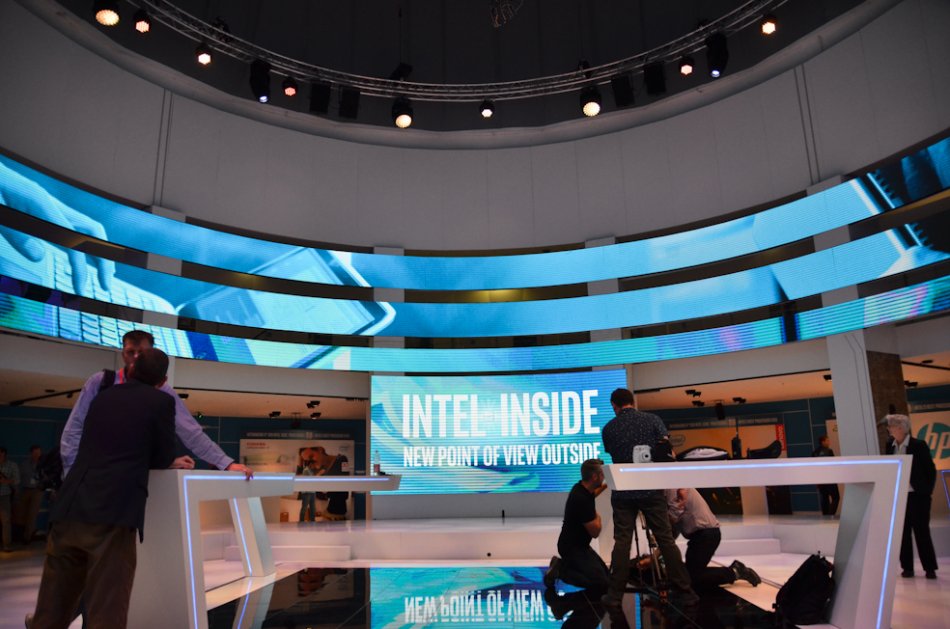 Panorámica del lugar de exhibición de Intel. / Santiago La Rotta