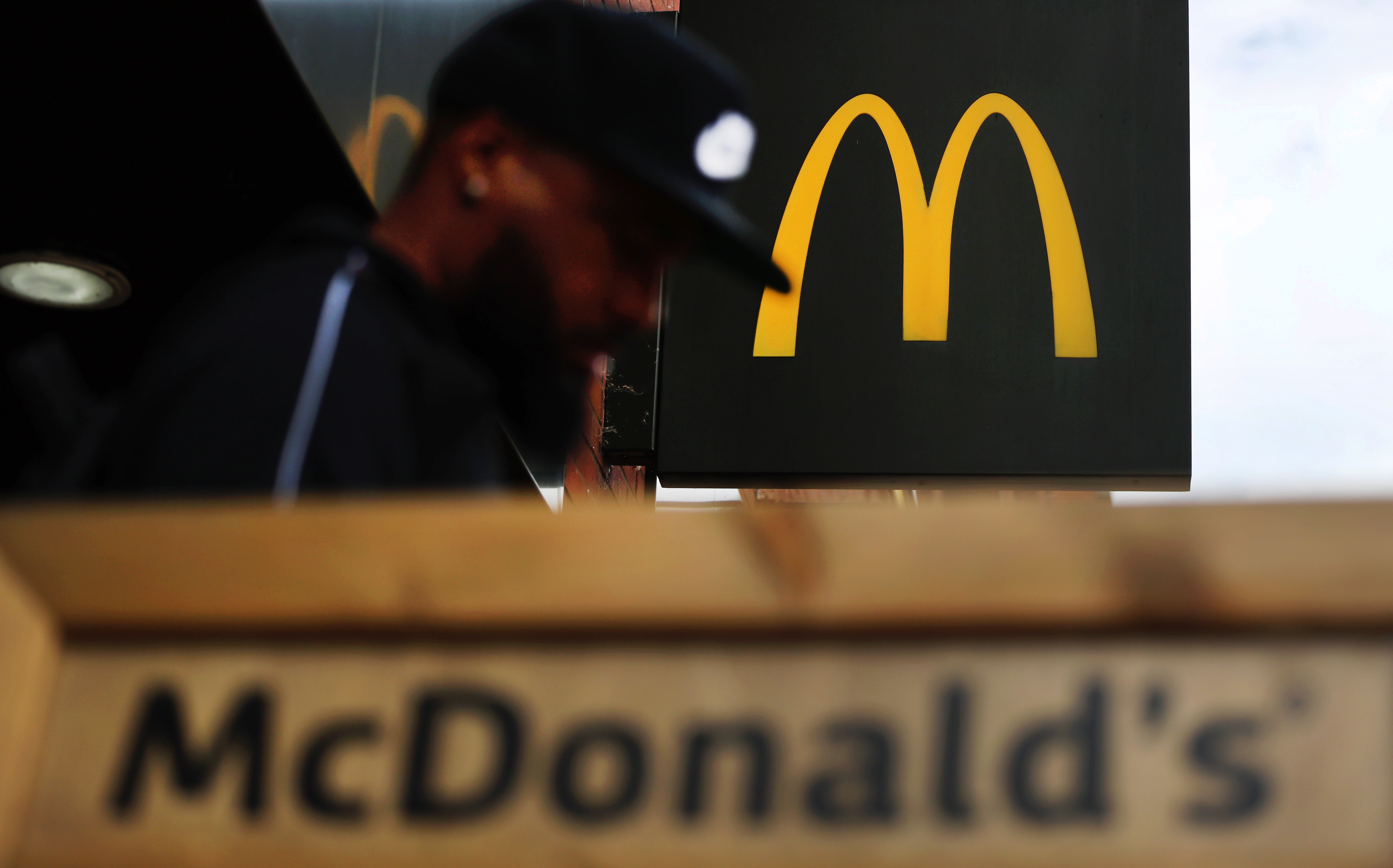 McDonald’s: trabajadores en Reino Unido denuncian agresiones sexuales y racismo