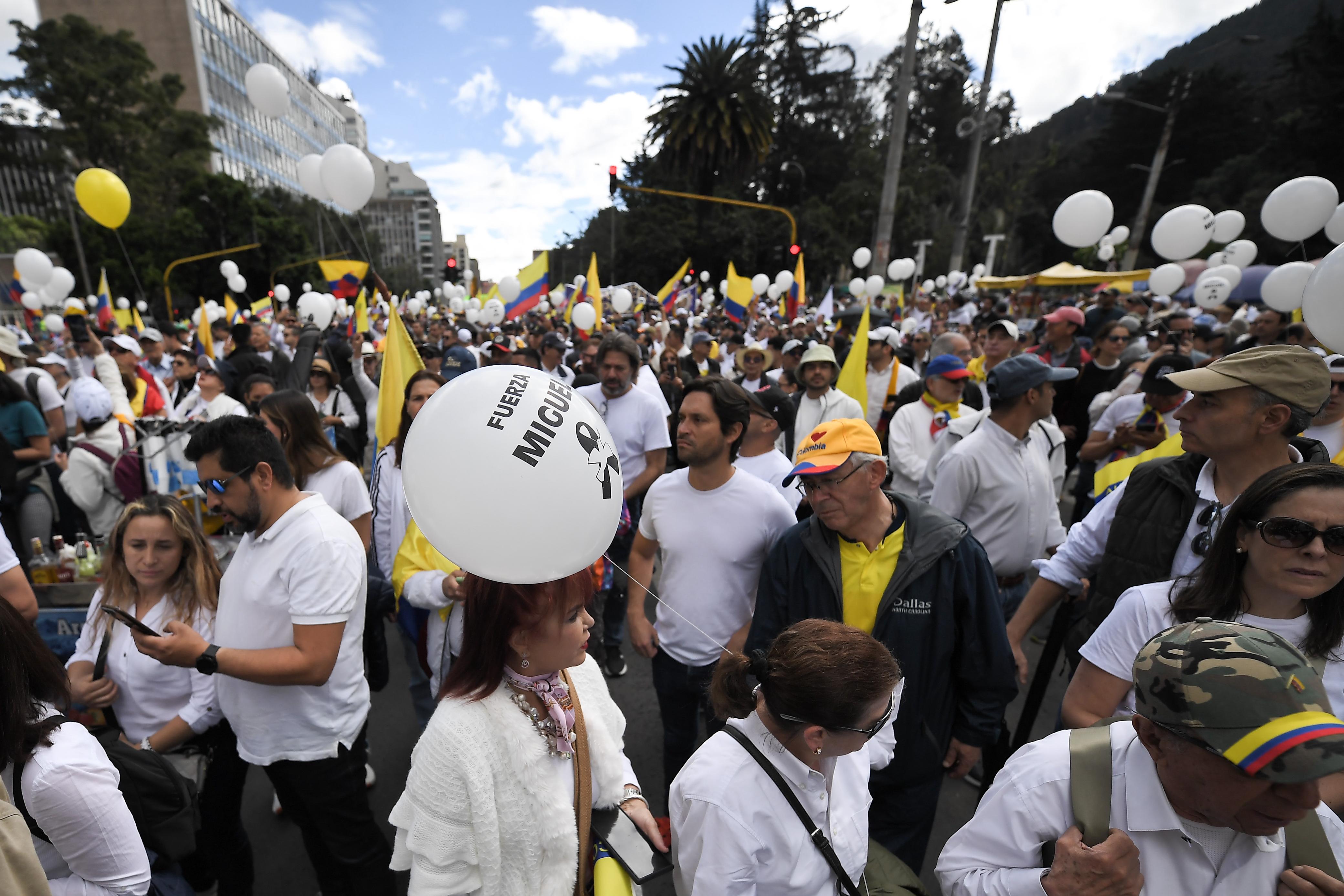 Así fue la marcha del silencio por Miguel Uribe en Bogotá y otras ciudades