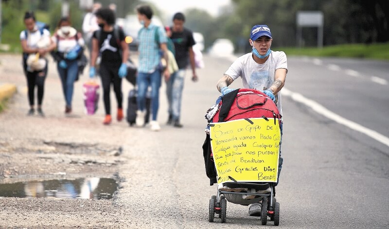 Migrantes que regresan a Venezuela: así los aprovecha Maduro políticamente