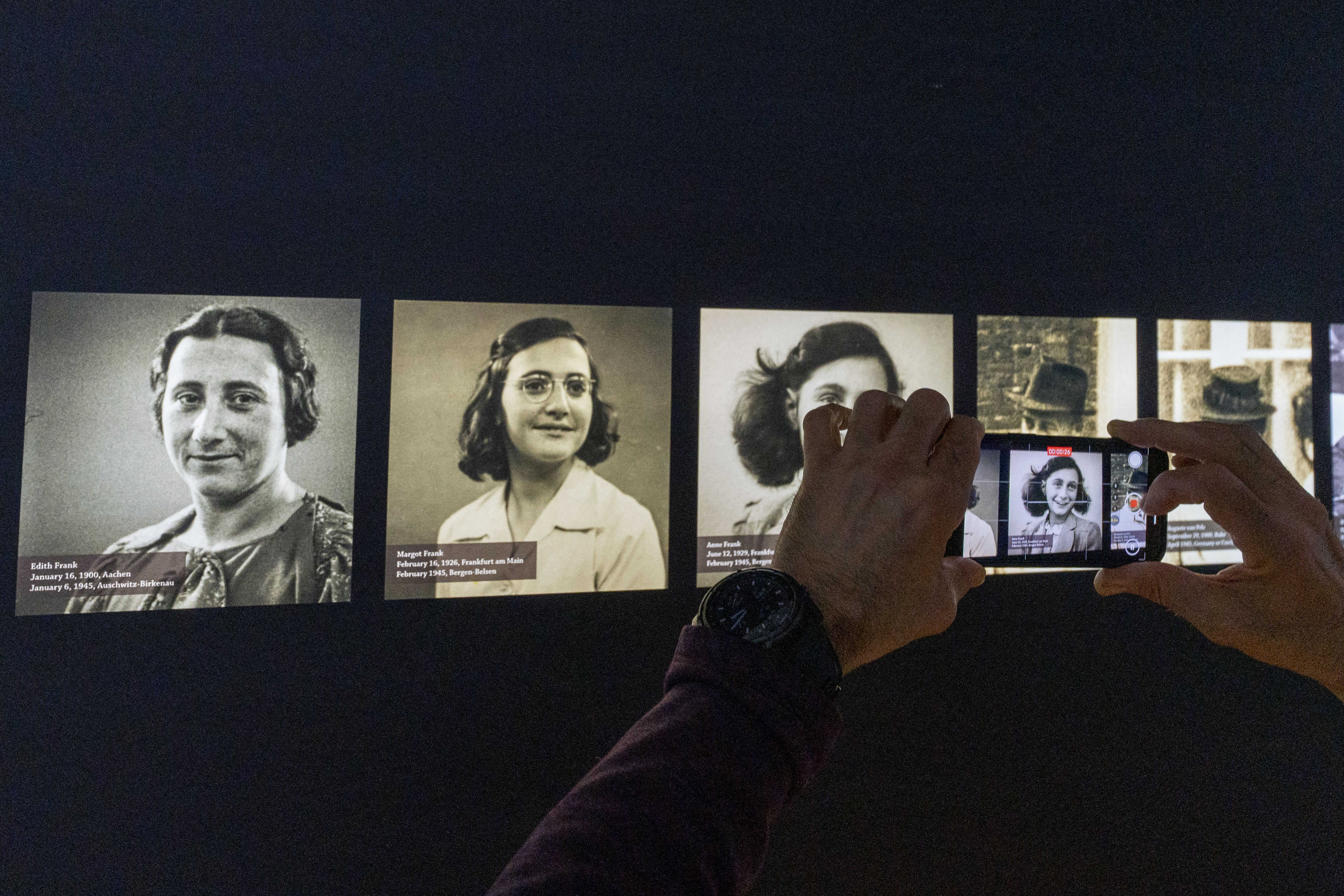 80 años del fin del Holocausto: exposición sobre Ana Frank en Nueva York