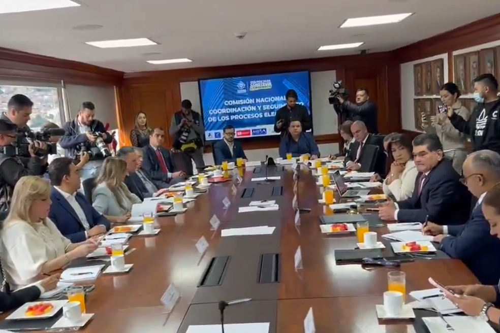“No pretendemos sustituir al presidente”: así fue cita entre procurador y partidos