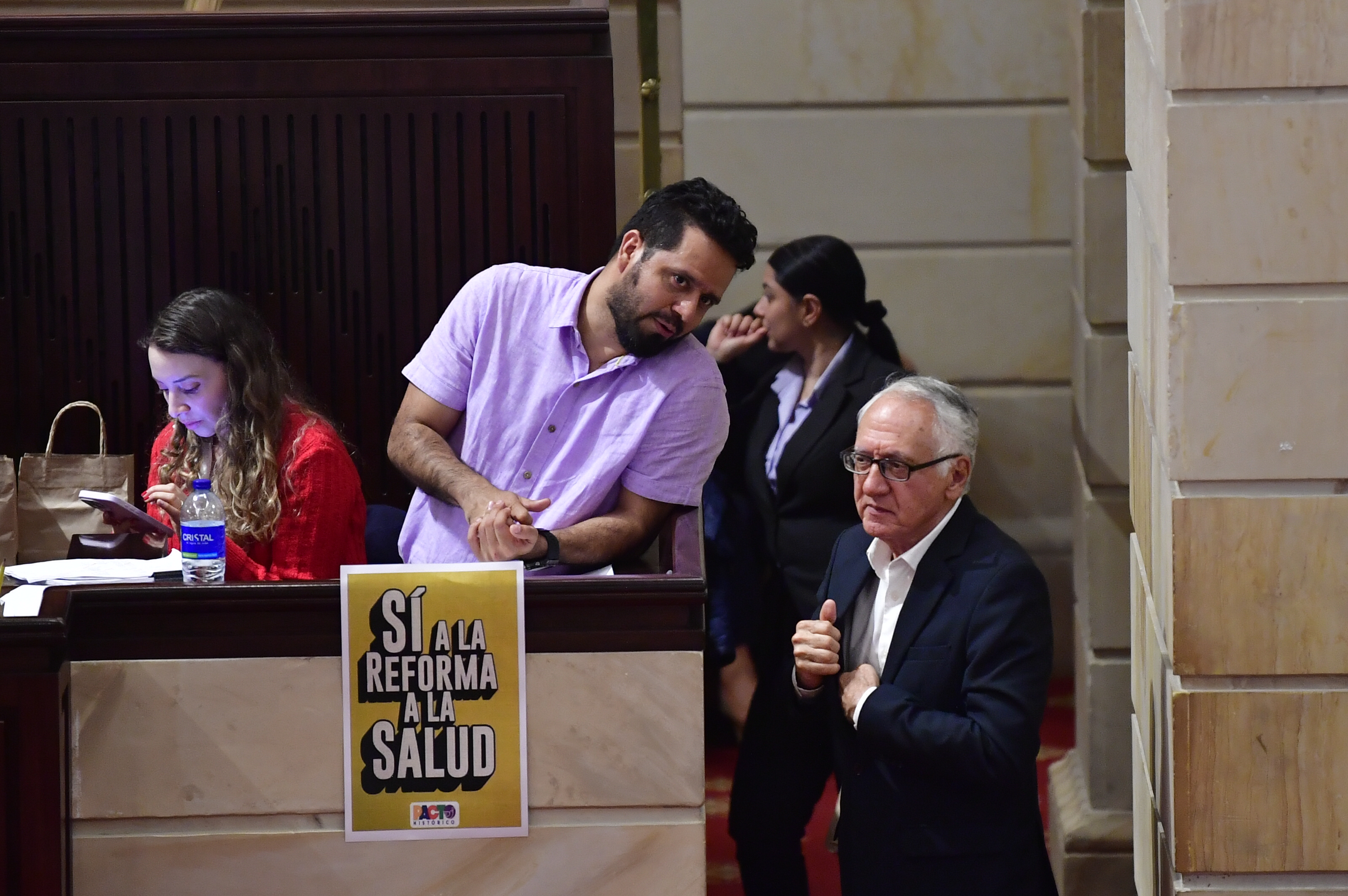 Gobierno expidió decreto con el que se convoca a extras para reforma a la salud