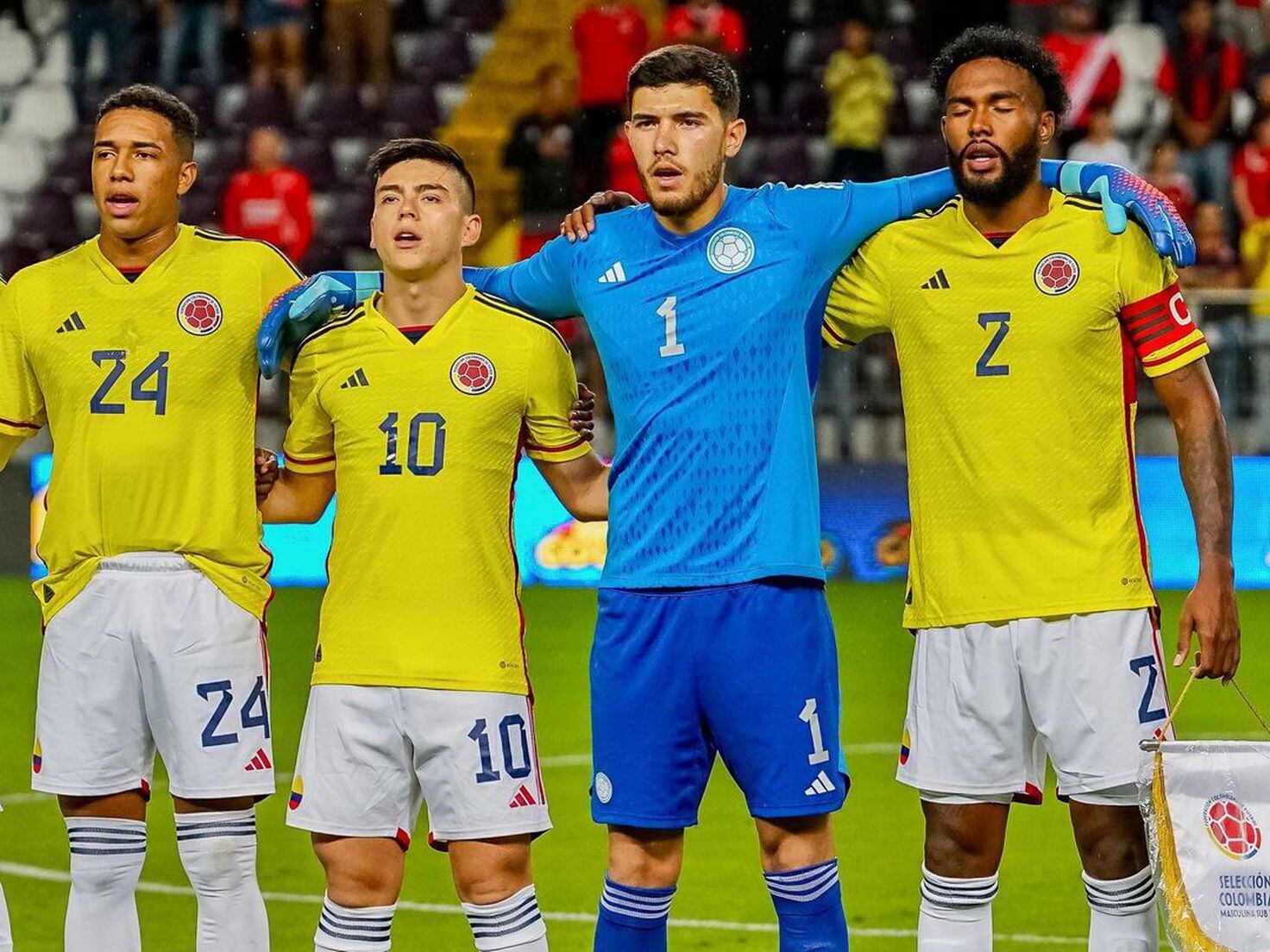 De izquierda a derecha: Brahian Palacios (24), Daniel Ruiz (10), Sebastián Guerra (1) y Cristian Castro Devenish (2)