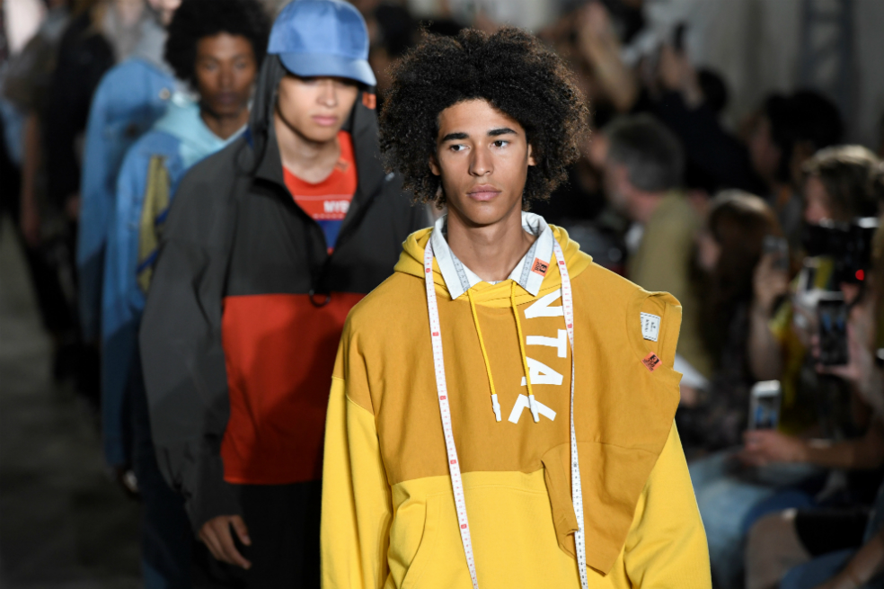 La moda recicla piezas deportivas para un nuevo estilo formal