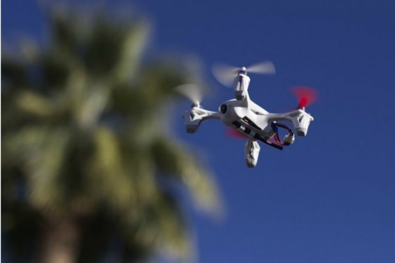 Amazon realiza su primera entrega usando un dron