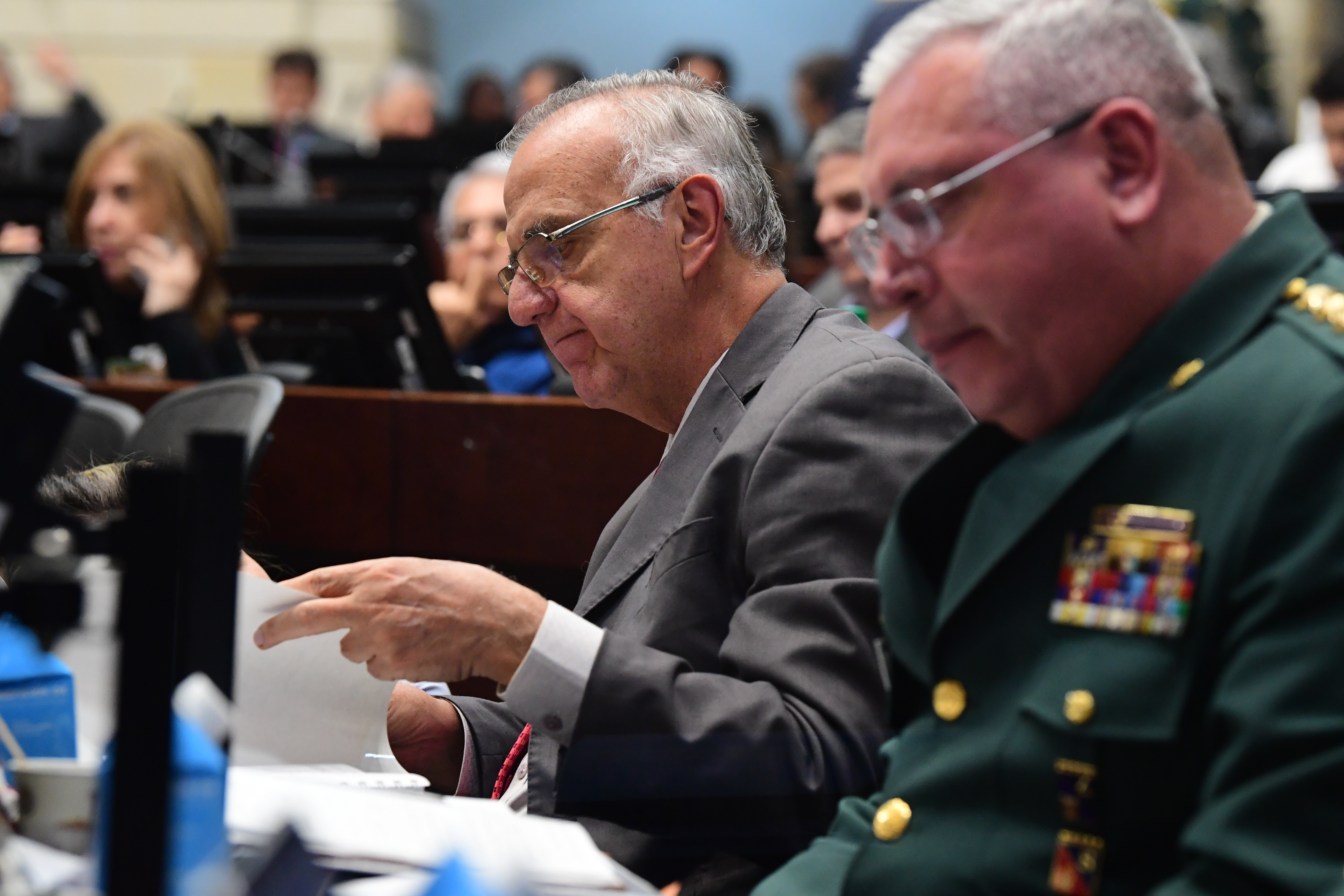 Ministro de Defensa, enfrenta moción de censura en el Congreso de la República