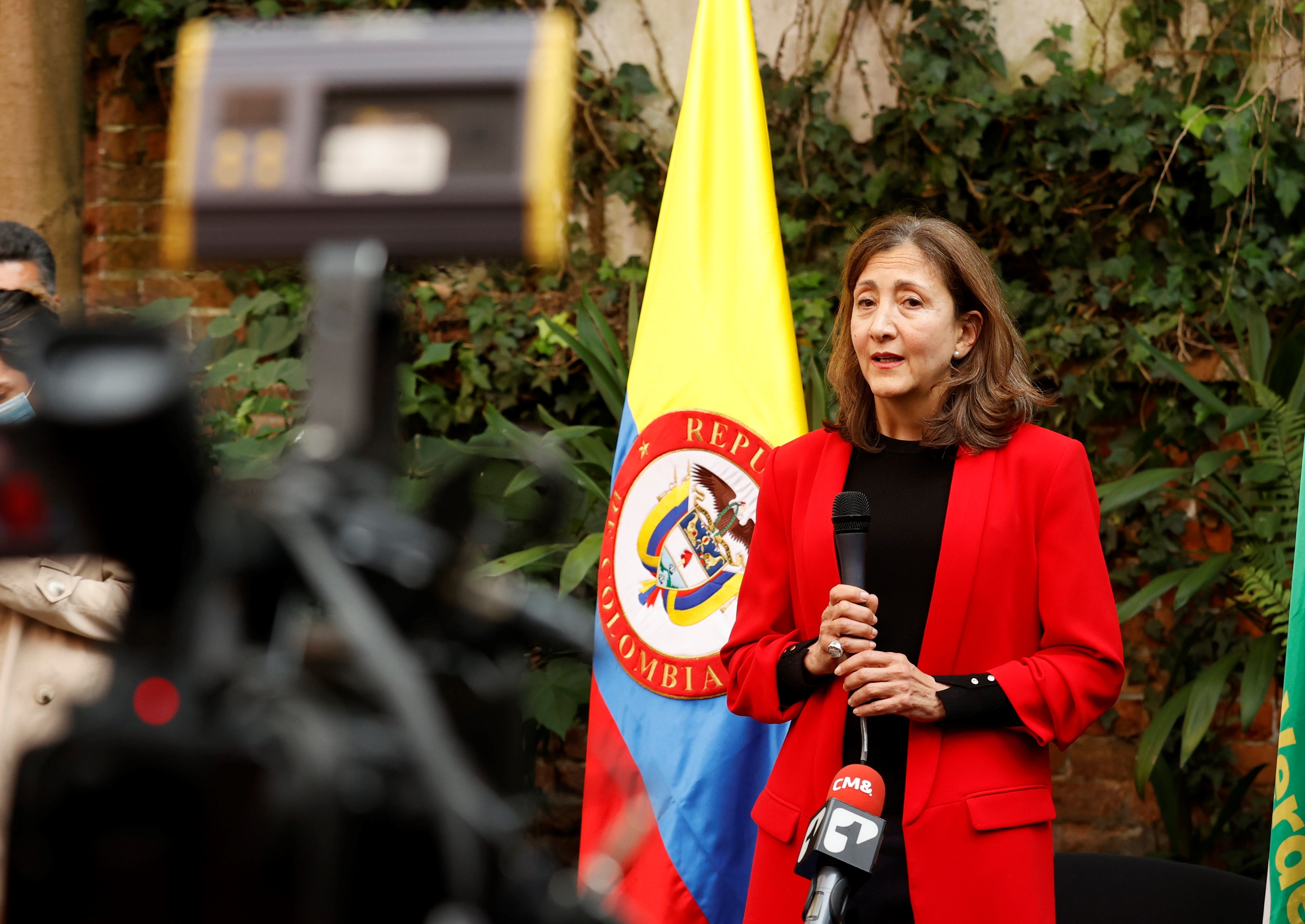 Controvierten a Ingrid Betancourt: “maquinarias no necesariamente son corrupción”