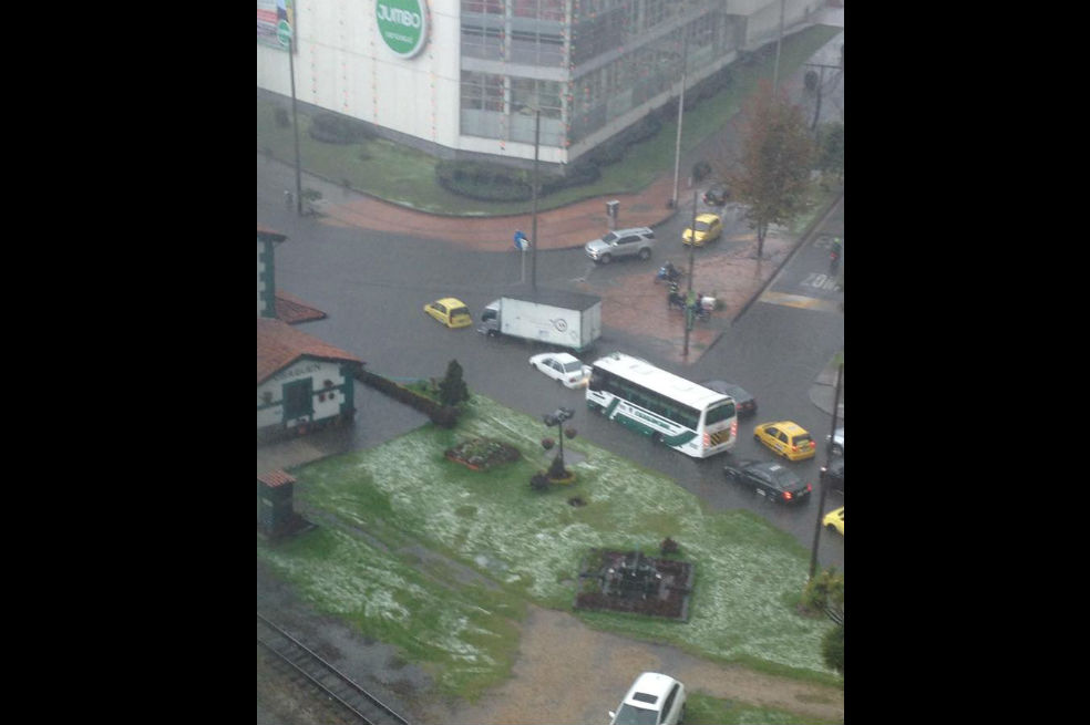 Caos en la movilidad por inundaciones en diferentes puntos de Bogotá