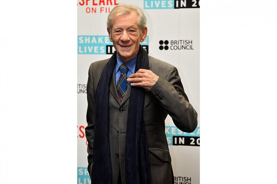 Actor Ian McKellen dice que Hollywood hay tanta homofobia como racismo