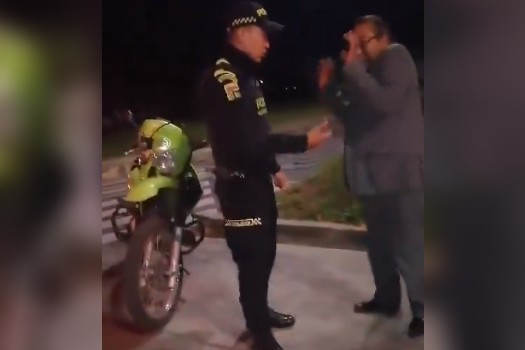 Video: dormido y borracho, así conducía un irresponsable sujeto en las calles de Bogotá