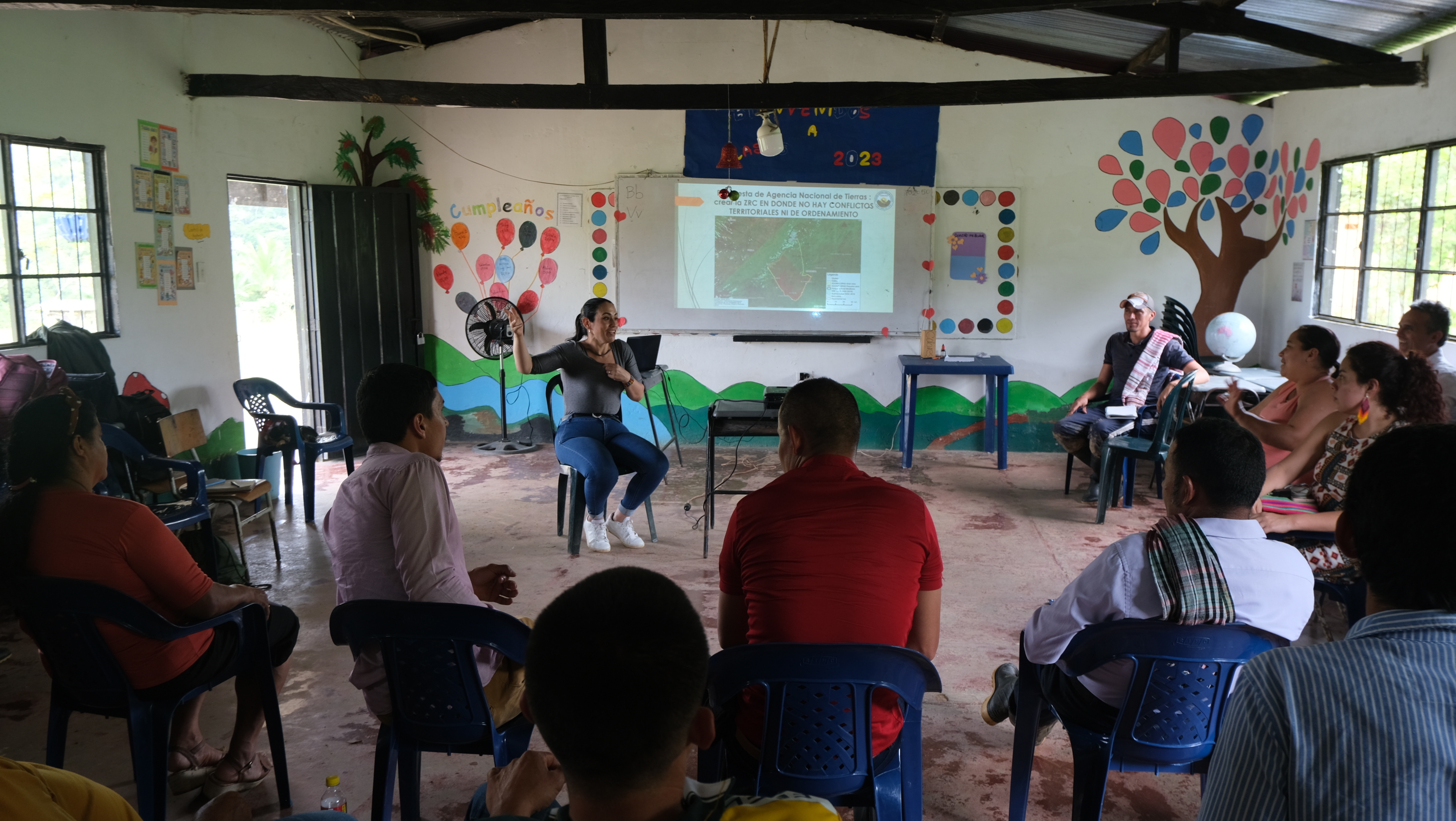 Reunión de Acomflopad para discutir cómo armonizar su ZRC con las áreas de protección ambiental.