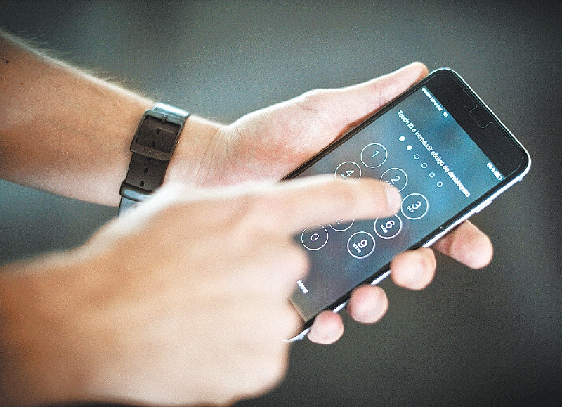 Claro tiene cerca de la mitad de usuarios de telefonía móvil. /Archivo