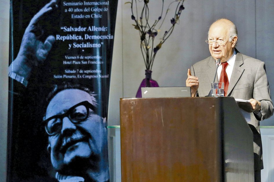 El expresidente Ricardo Lagos (2000-2006) durante un homenaje a Salvador Allende. / AFP