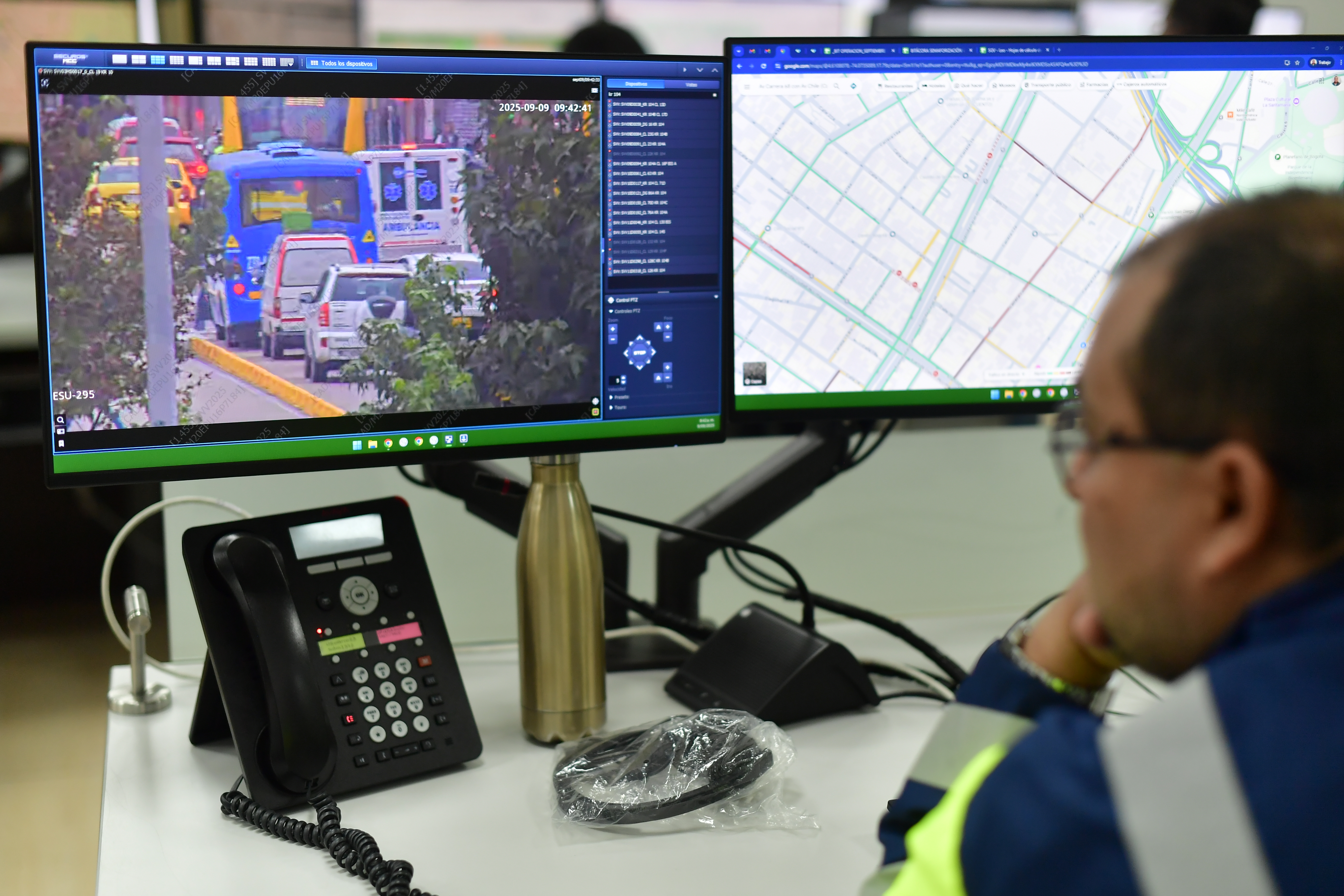 Instalaciones y funcionarios de este centro, que monitorea el tránsito de la ciudad de Bogotá