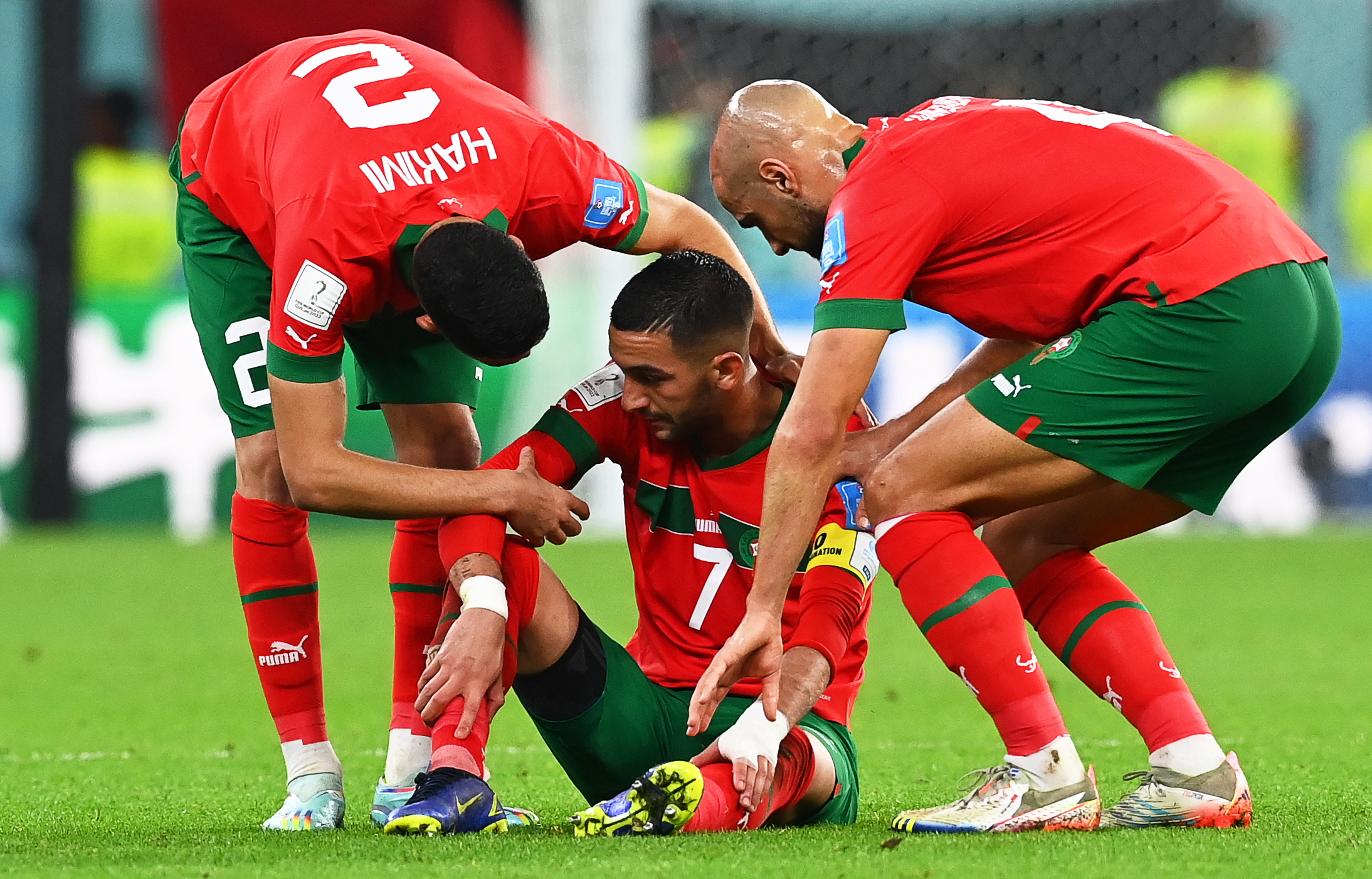 Doha (Qatar), 10/12/2022.- Hakim Ziyech (C) of Morocco and teammates react during the FIFA World Cup 2022 quarter final soccer match between Morocco and Portugal at Al Thumama Stadium in Doha, Qatar, 10 December 2022. (Mundial de Fútbol, Marruecos, Catar) EFE/EPA/Georgi Licovski