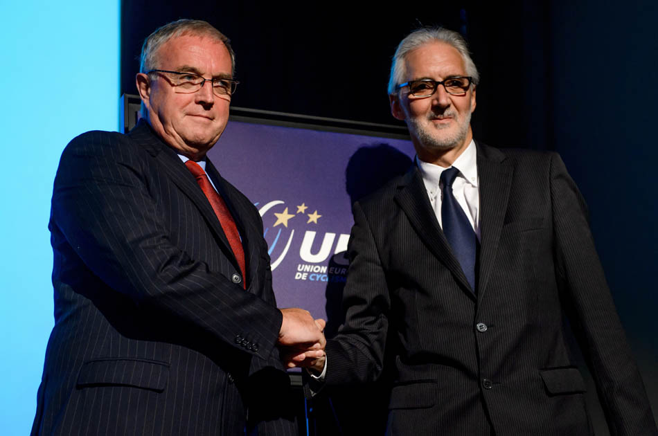 Pat McQuaid (izq.) y Brian Cookson (der.) / Foto: AFP