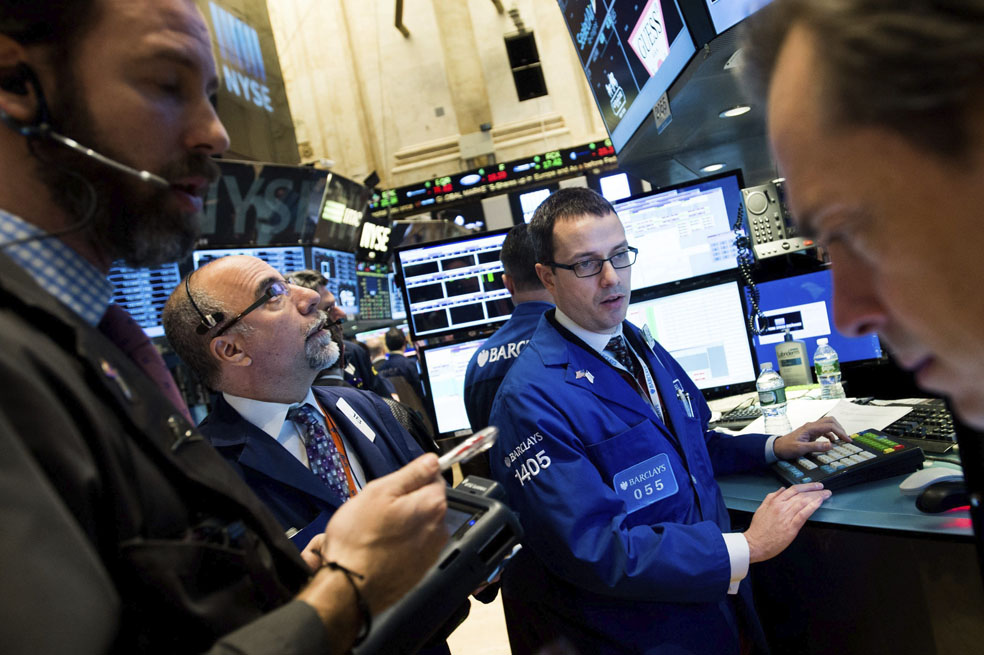 Wall Street termina a la baja tras recorte de tasas de la Reserva Federal