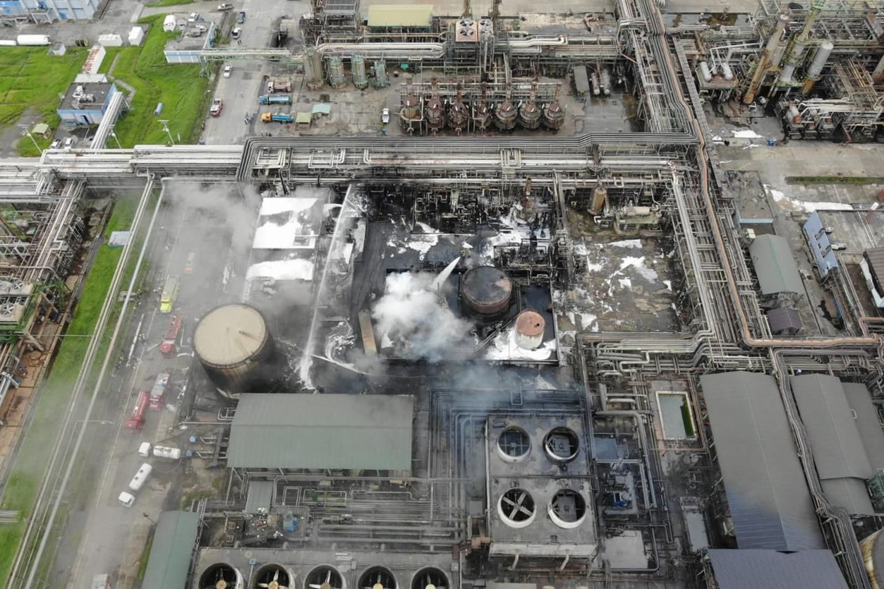 Mayor refinería petrolera de Ecuador, fronteriza con Colombia, sufrió un incendio